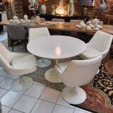 Table and chairs set