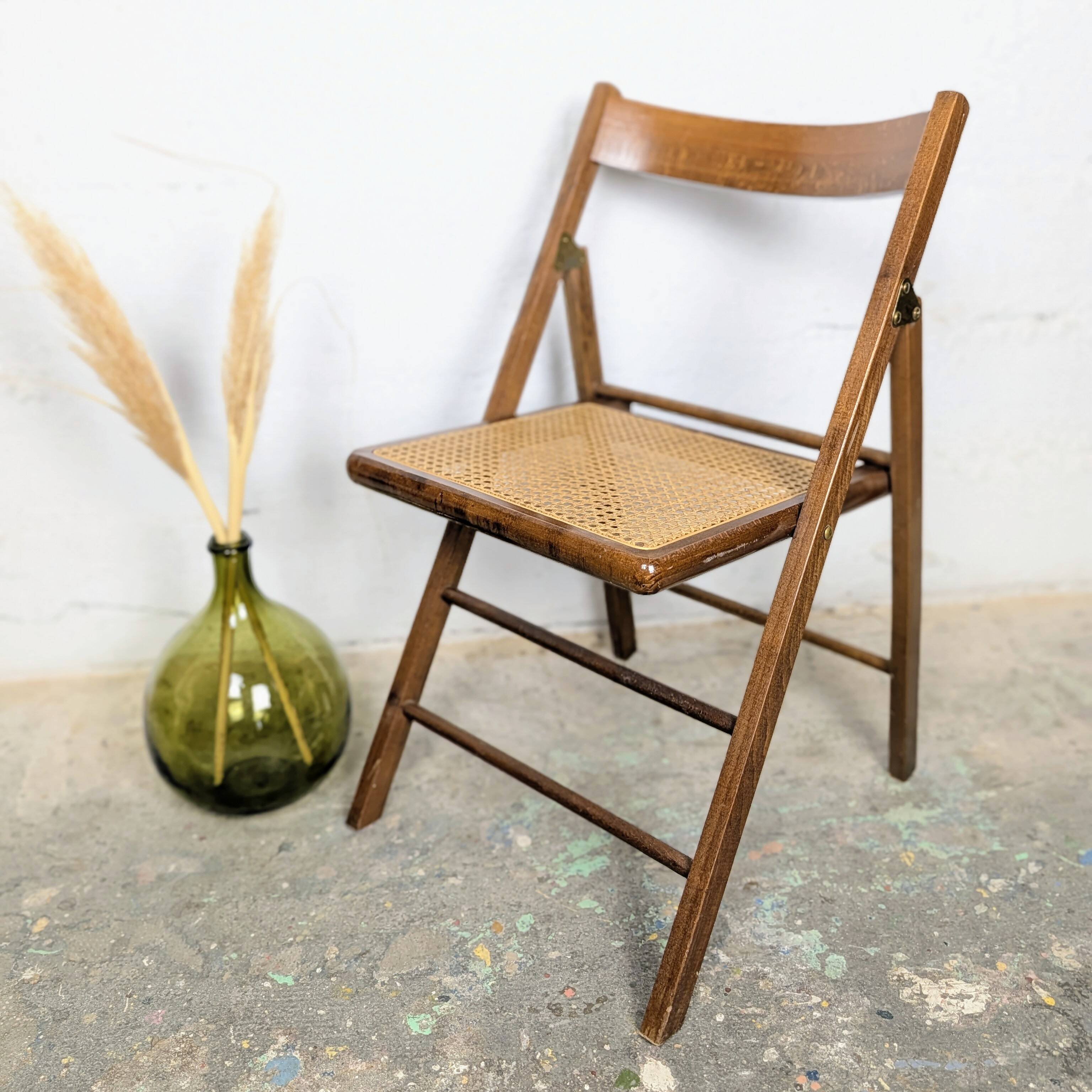Chaise pliante à l'assise cannée