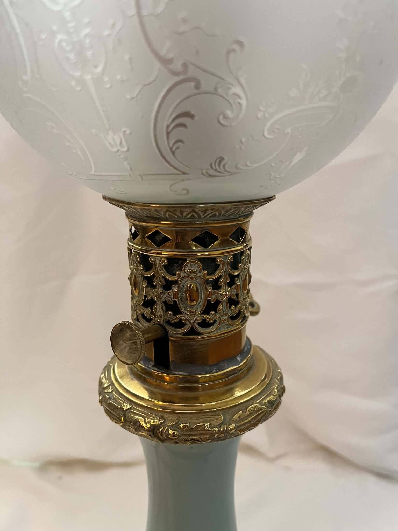 Oil lamp in celadon and bronze with its original glass globe, 19th century.