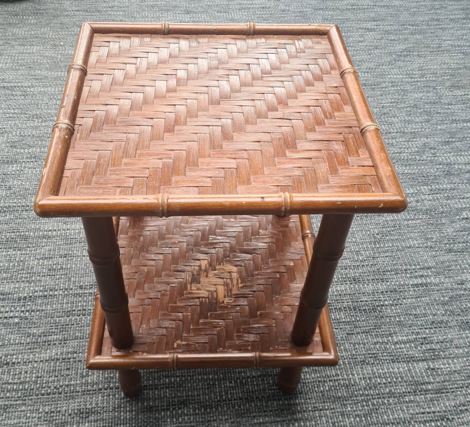 Table basse en bambou marron