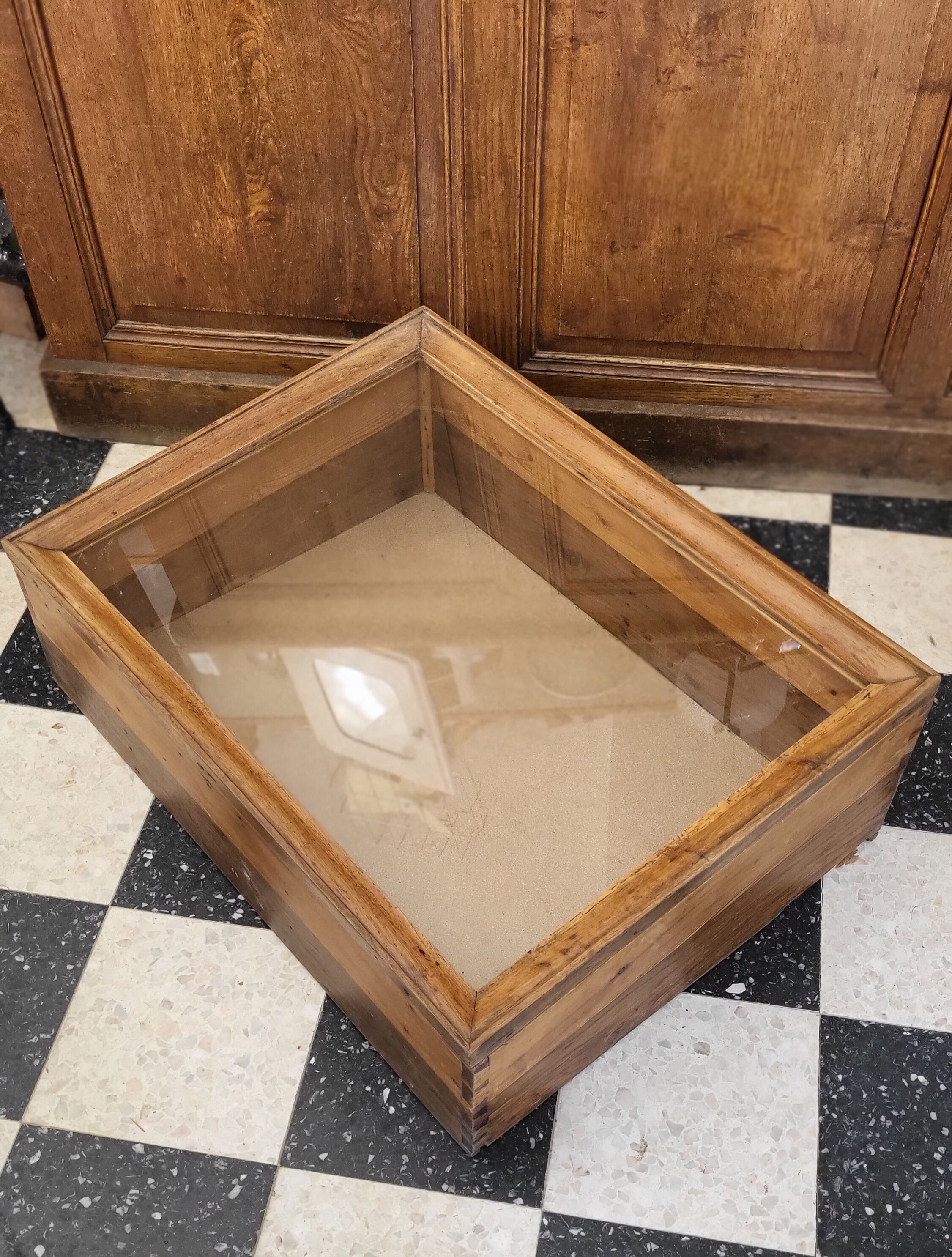 Vitrine de comptoir en chêne Fin XIXème / Déb. XXème