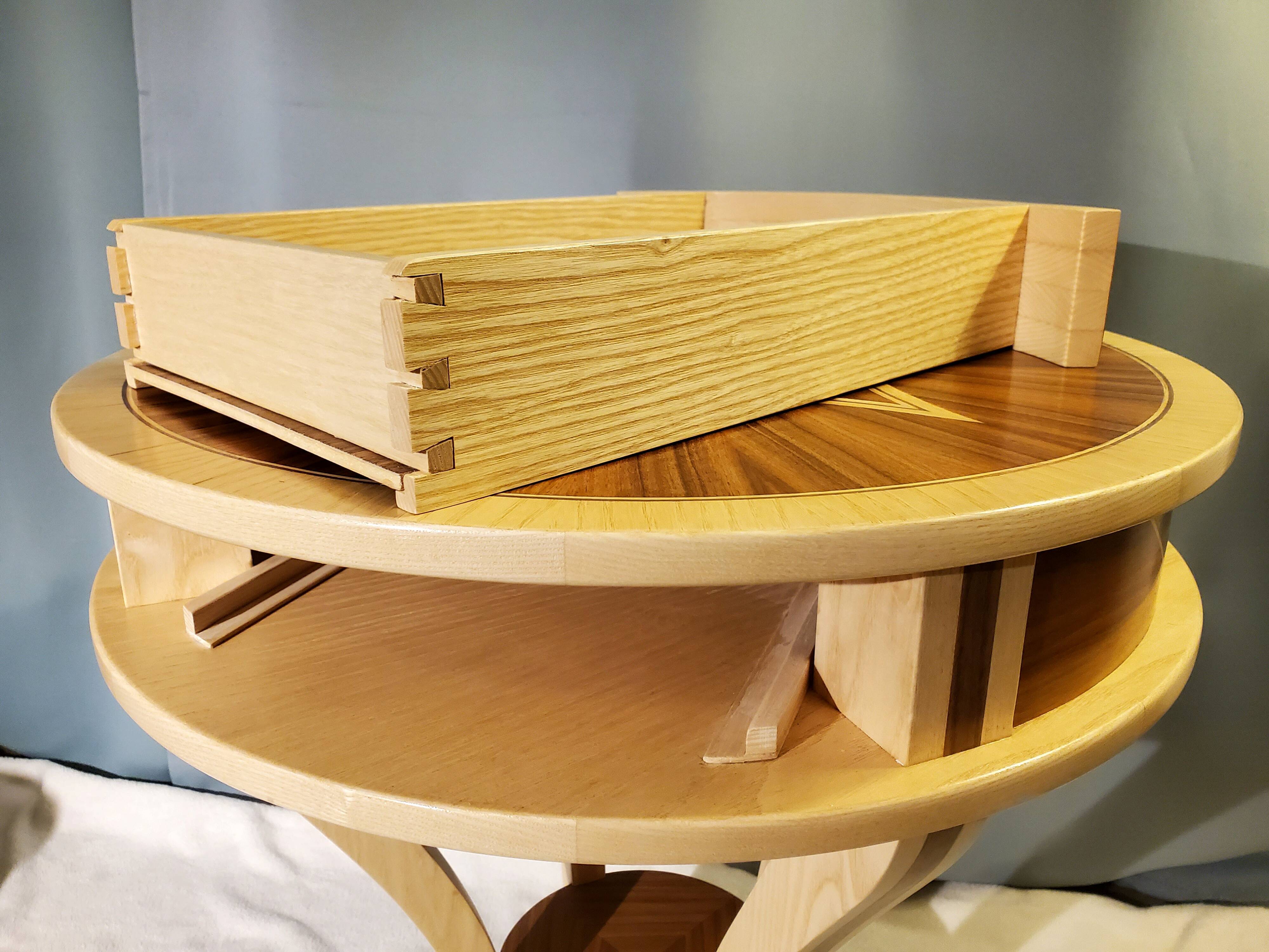 Pedestal table - small round table in wooden marquetry