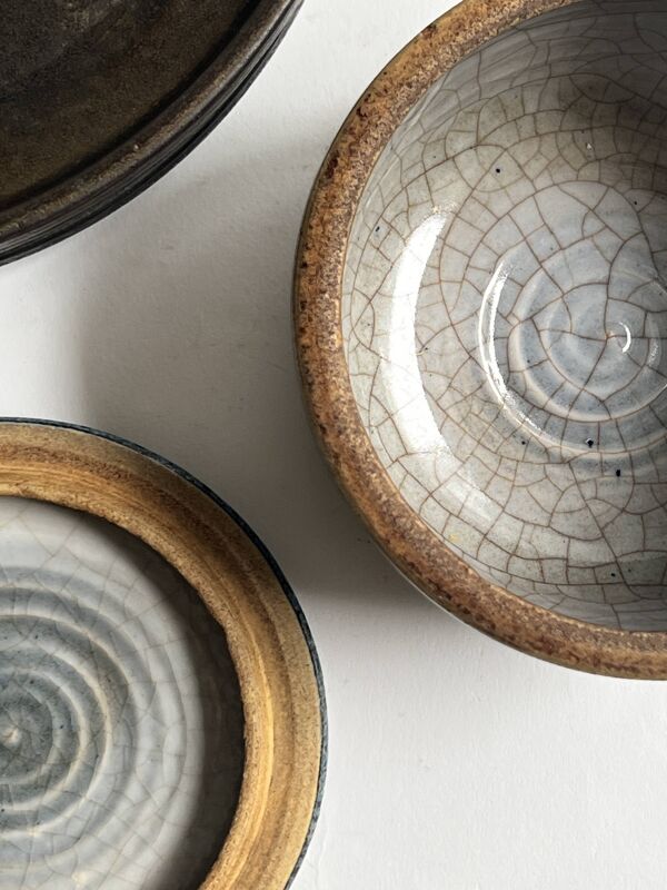 Boite céramique émaillée bleu profond, signéeAbbaye Font Gombault, France