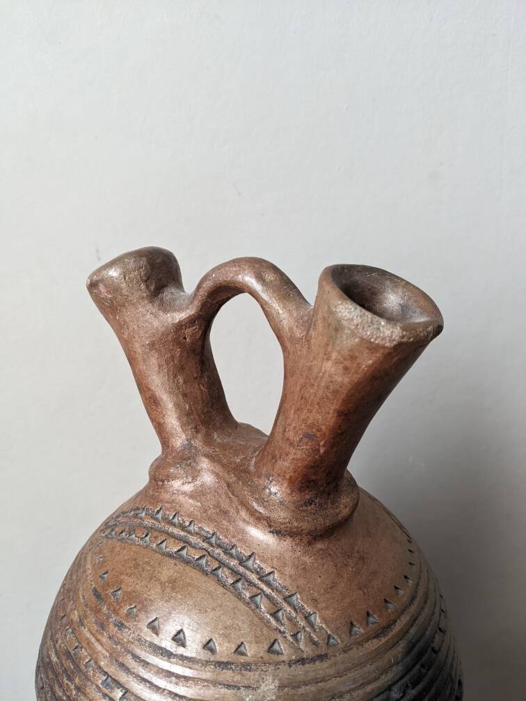 Gargoulette en céramique artisanale, poterie ethnique tribale