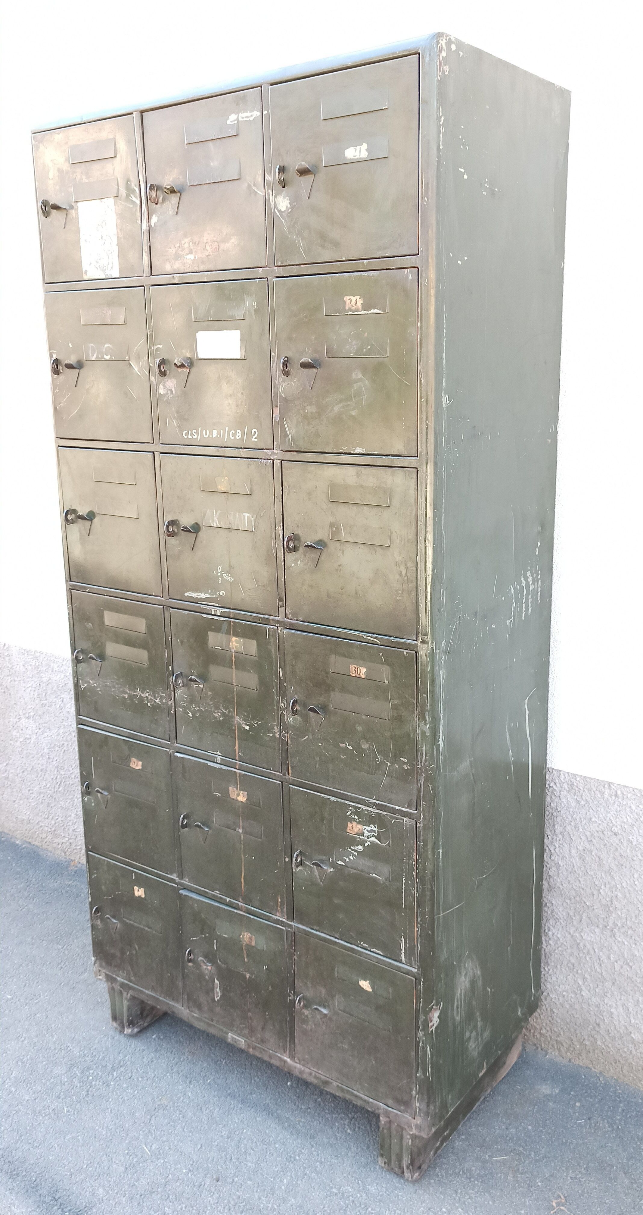 Antique metal cabinet - 18 lockers