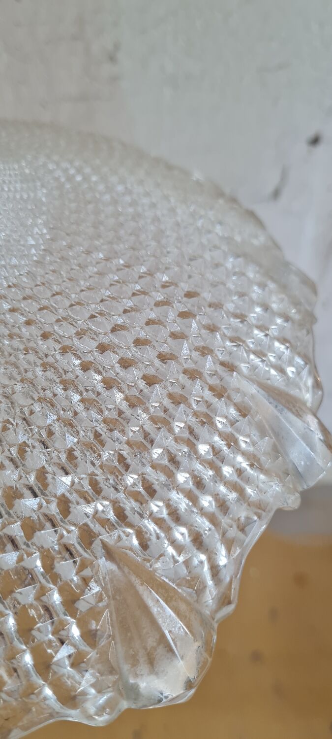 Pressed glass suspension