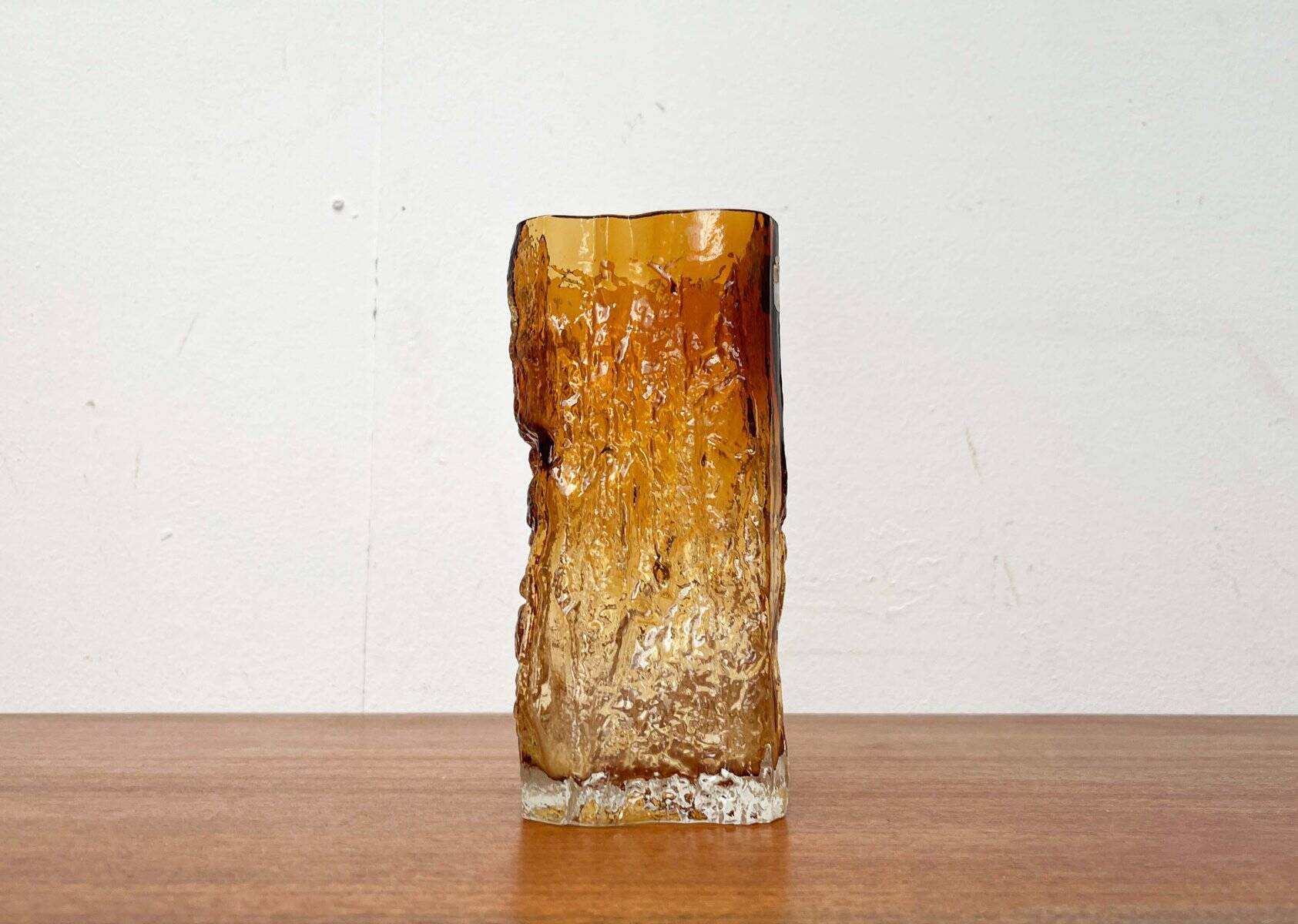 Mid-century modern glass vase by Kai Blomqvist for Kumela, Finland, 1960s.