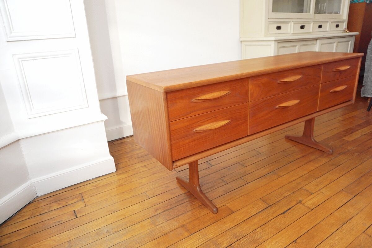 Teak sideboard of the Austinsuite house
