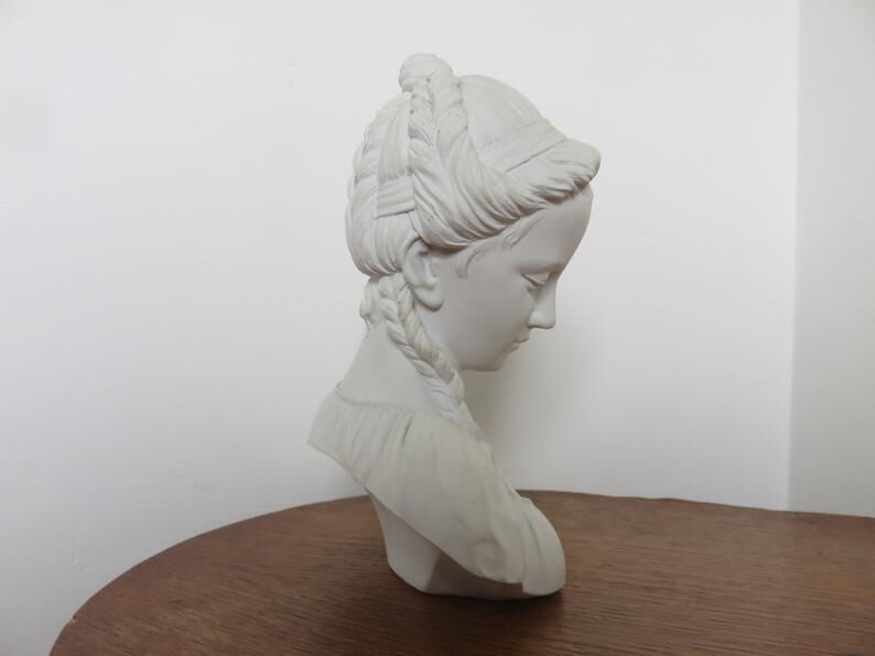 Bust "woman" in plaster