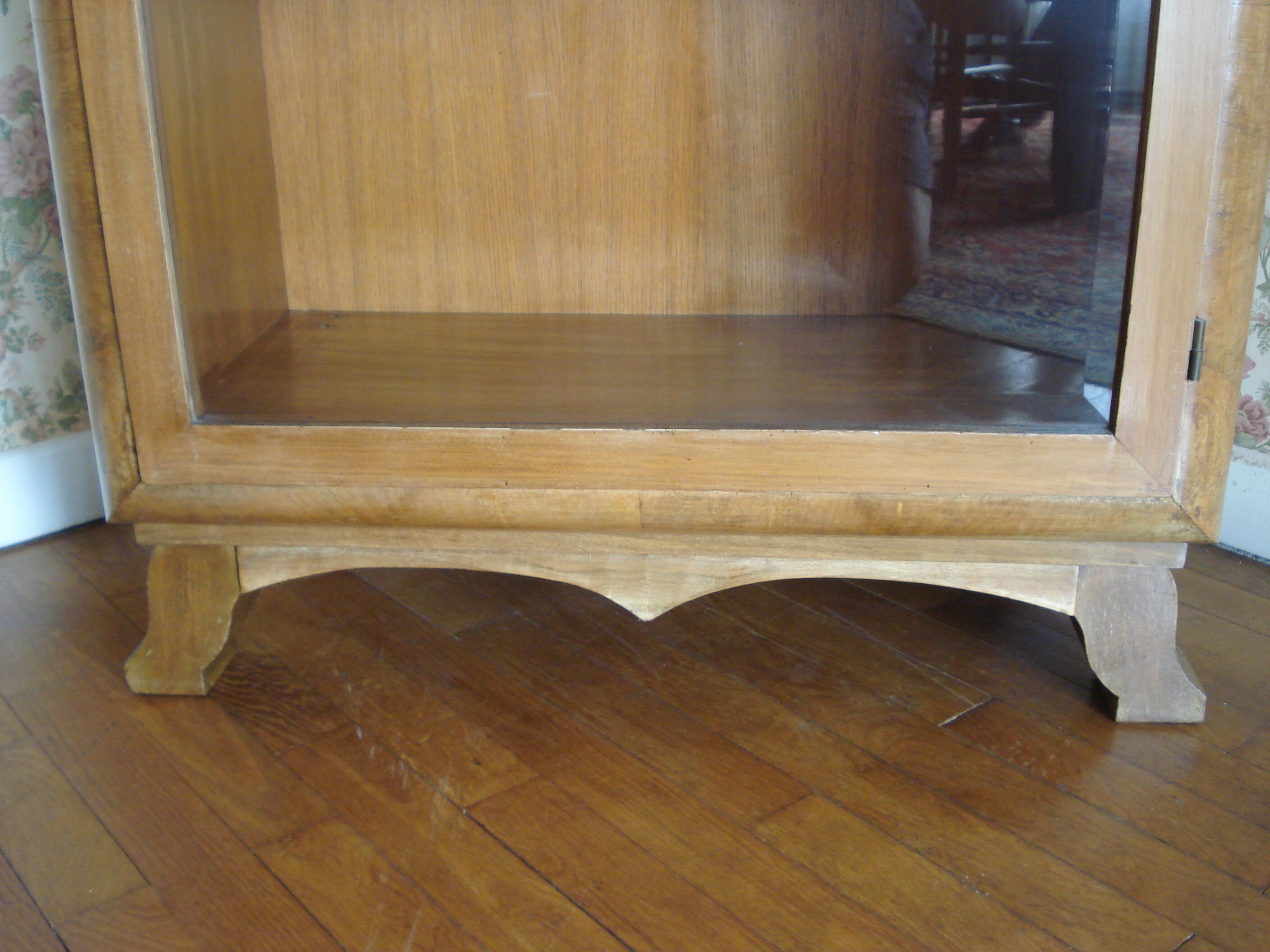 Showcase furniture / silverware