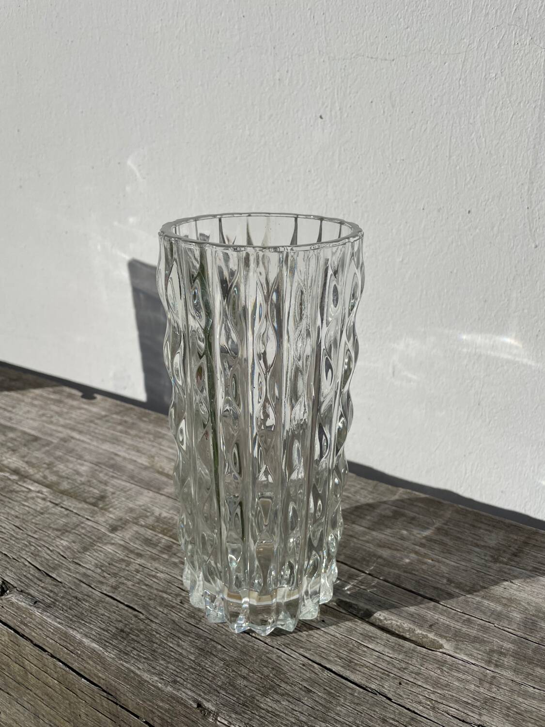 Vase en verre épais transparent