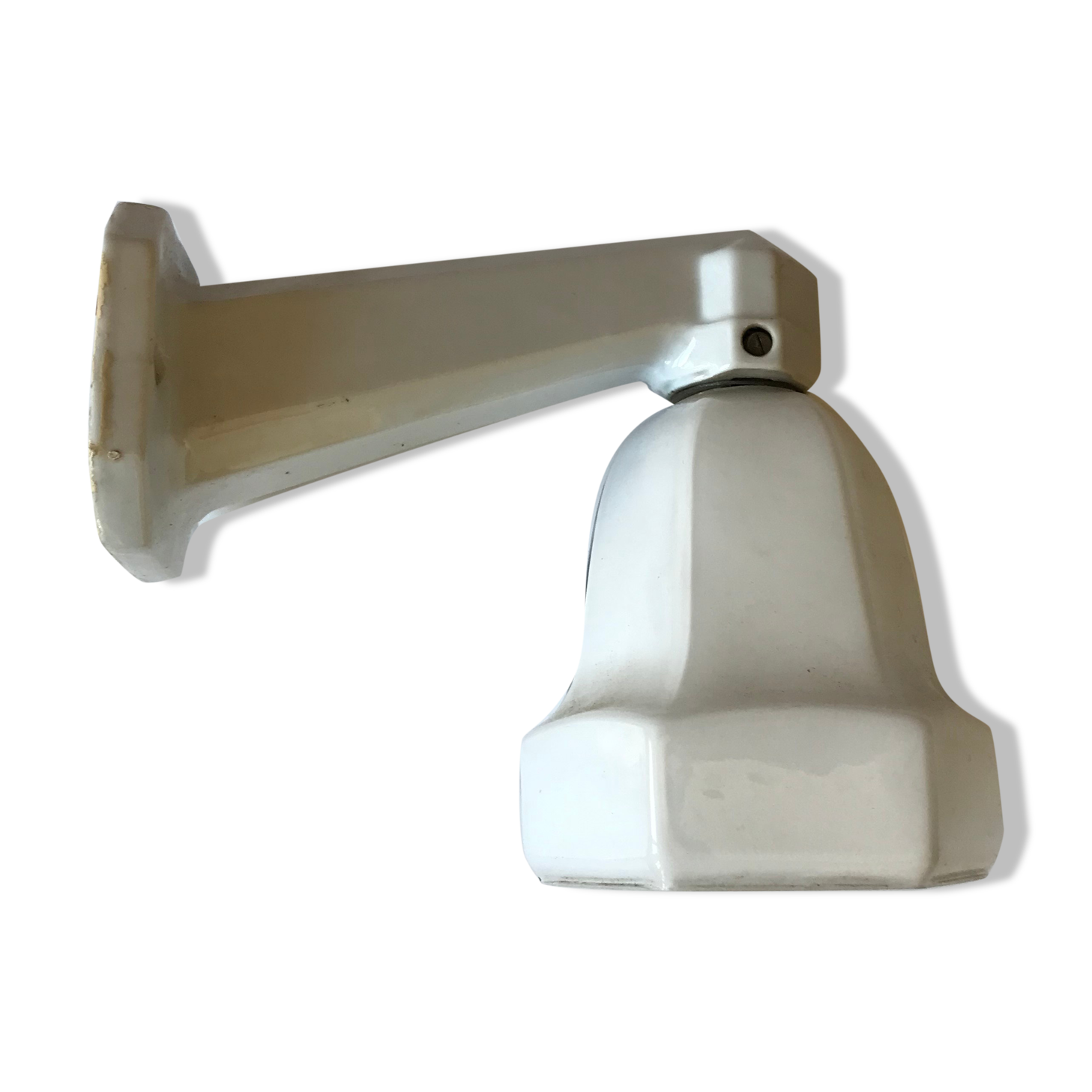 White and opaline porcelain wall lamp