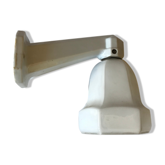 White and opaline porcelain wall lamp
