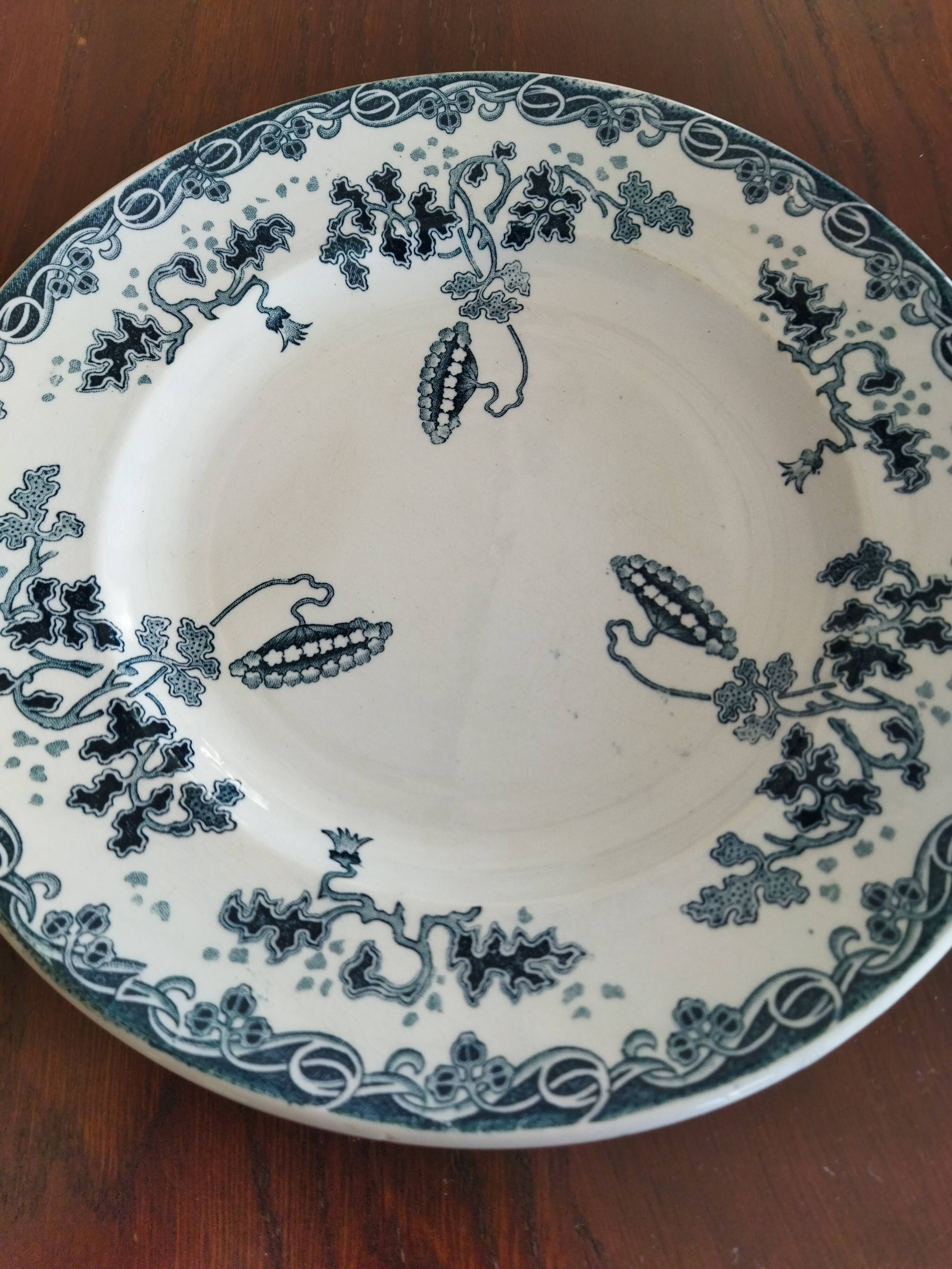 8 iron earthenware plates (St Amand Hamage HB & Cie Sarreguemines Digoin)