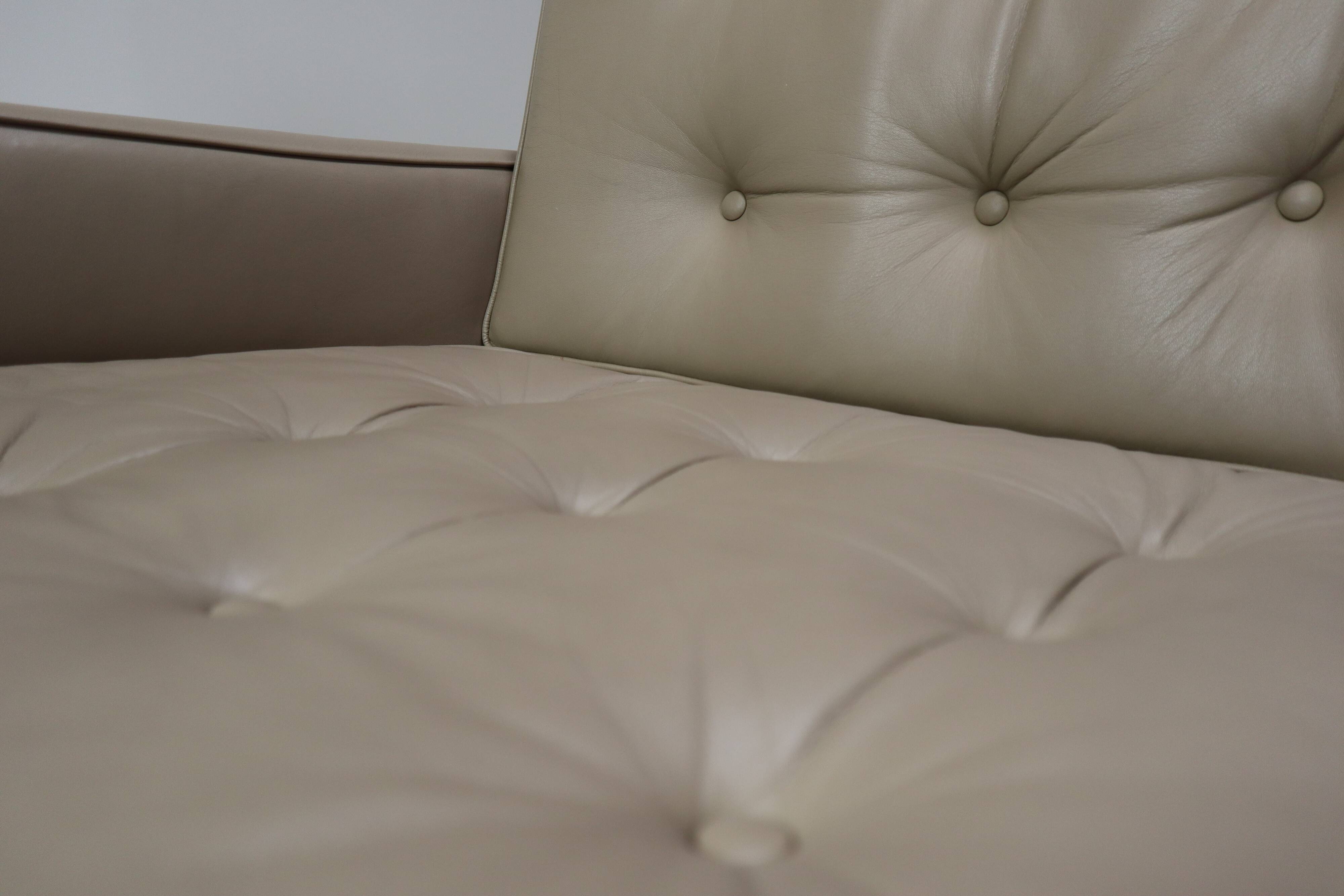 Florence Knoll lounge chairs model 65a for Knoll International.