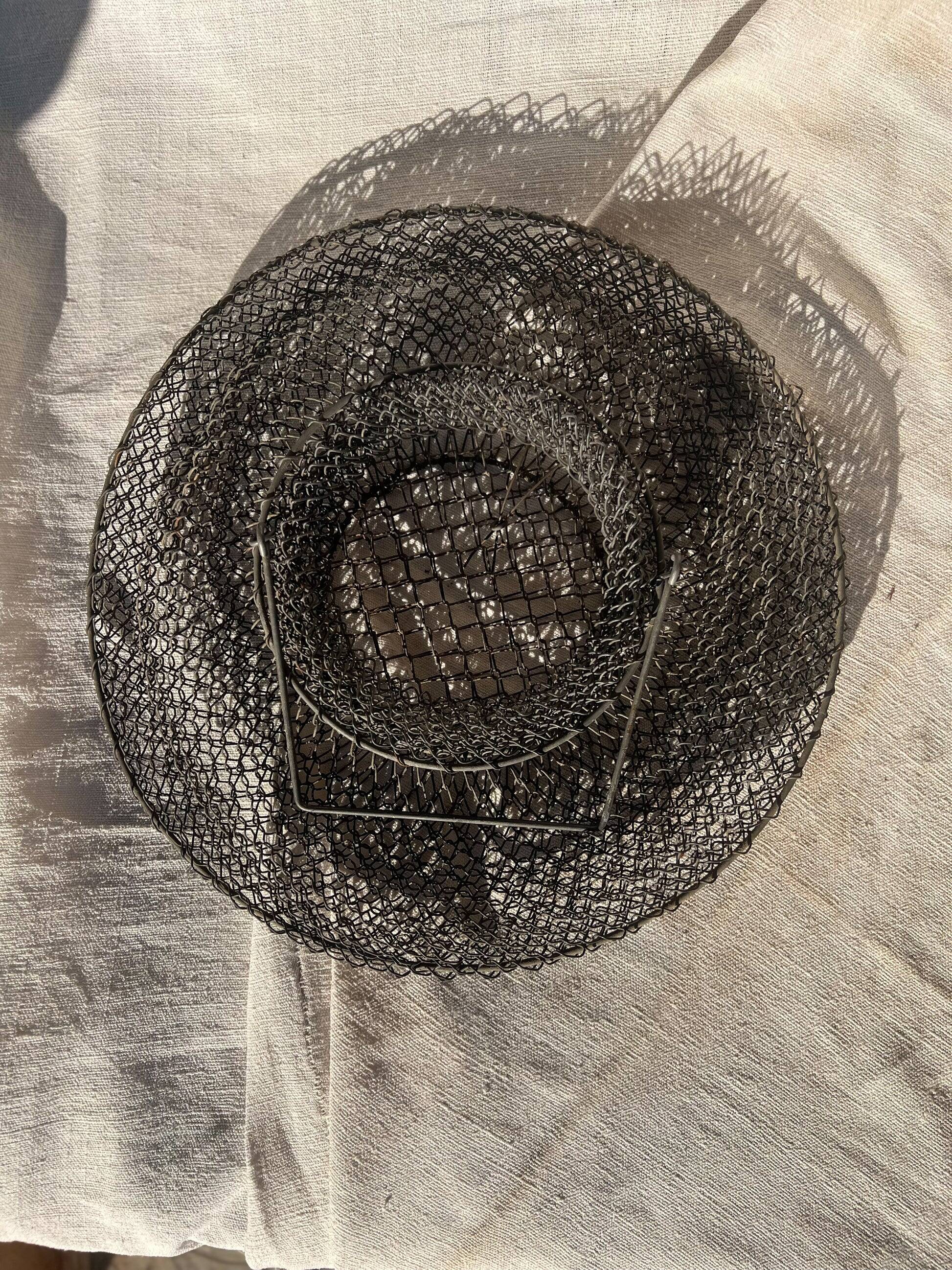Grand panier de pêche français ancien en fil de fer