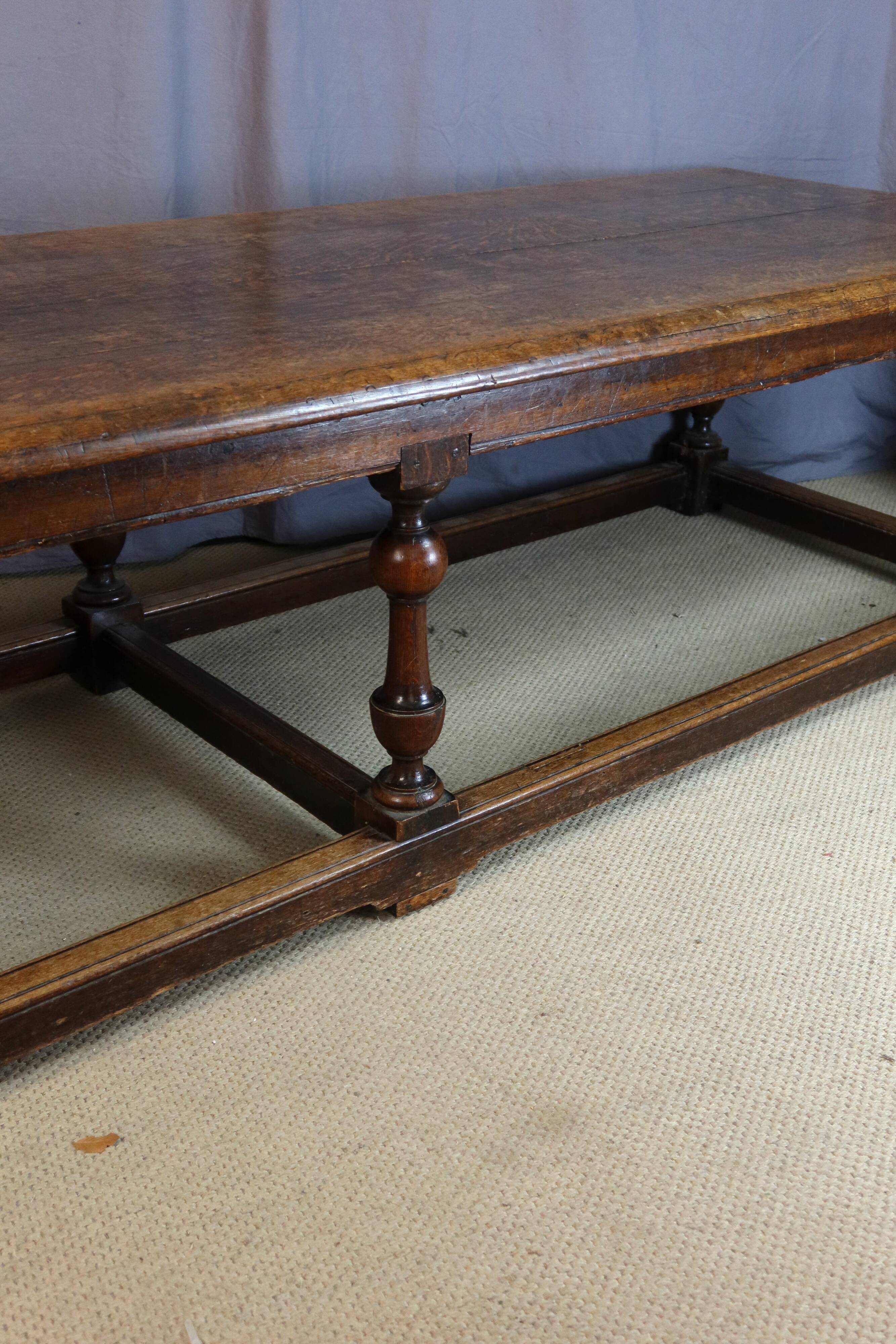 Table de salle à manger en chêne, XIXème siècle