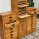 Trio vintage d’armoires en bois de pin allemand