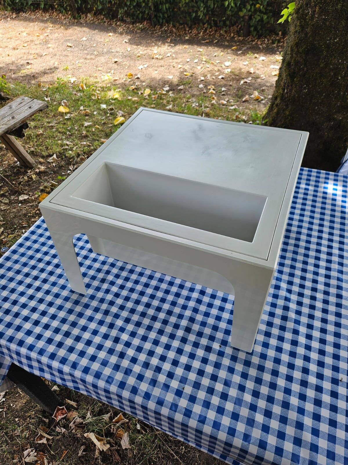 Flair magazine rack table from Prisunic in the style of Marc Held from the 1970s.