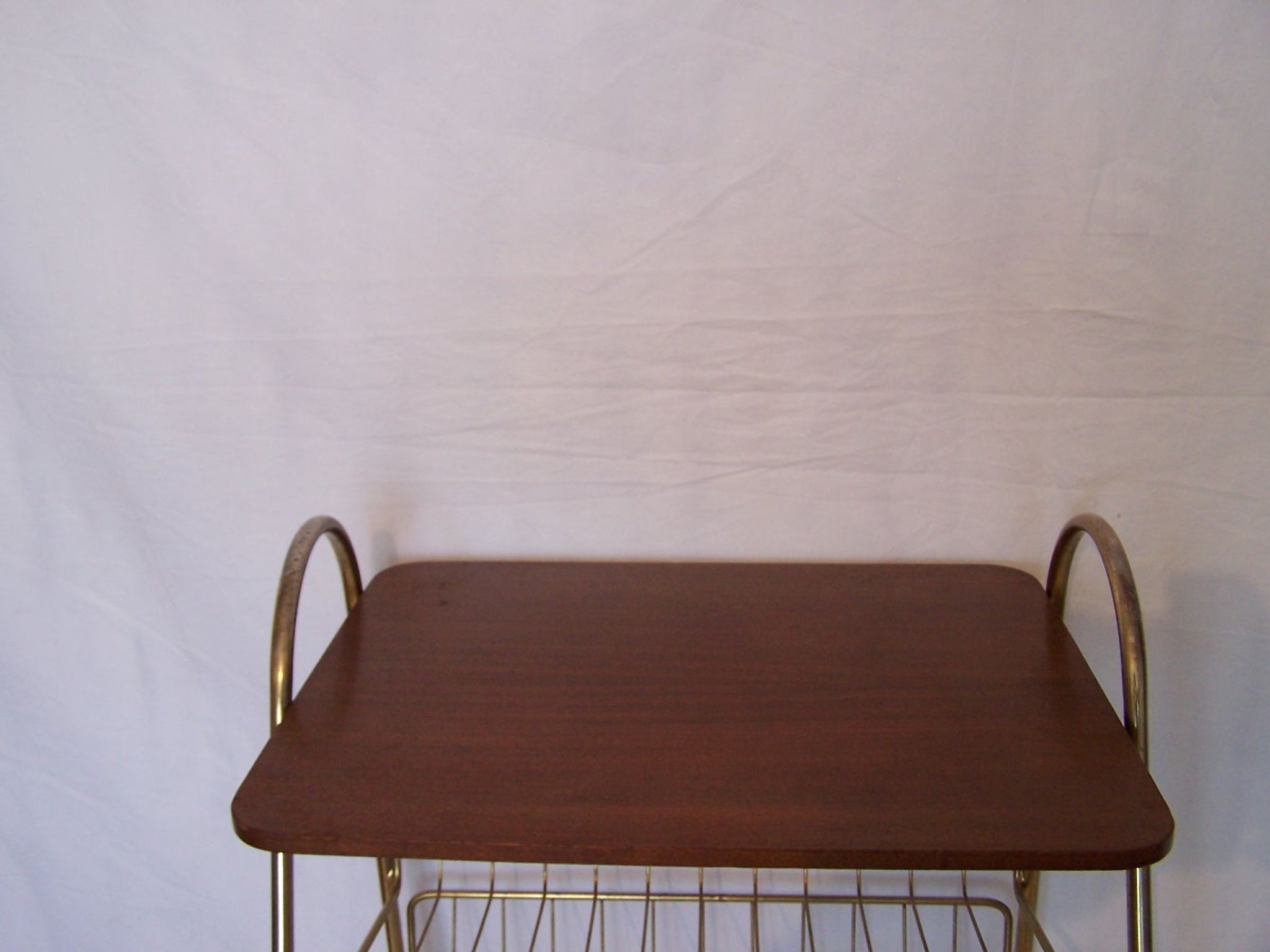 Occasional door-vinyls and magazine rack in the 1950s furniture