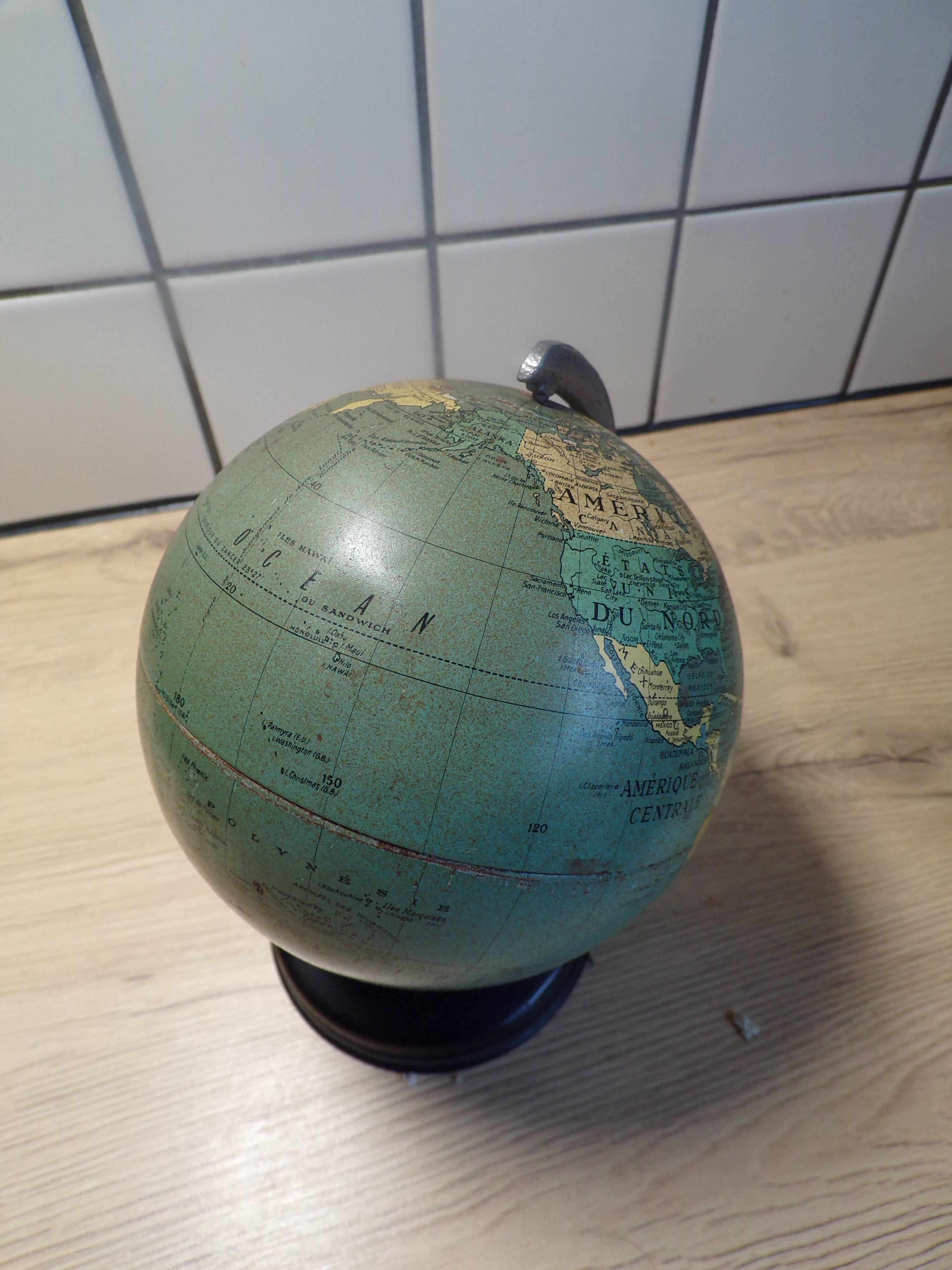 Taride terrestrial globe 1950 in lithographed sheet metal