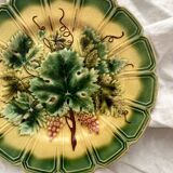 Old plate of vine leaf slip from Sarreguemines