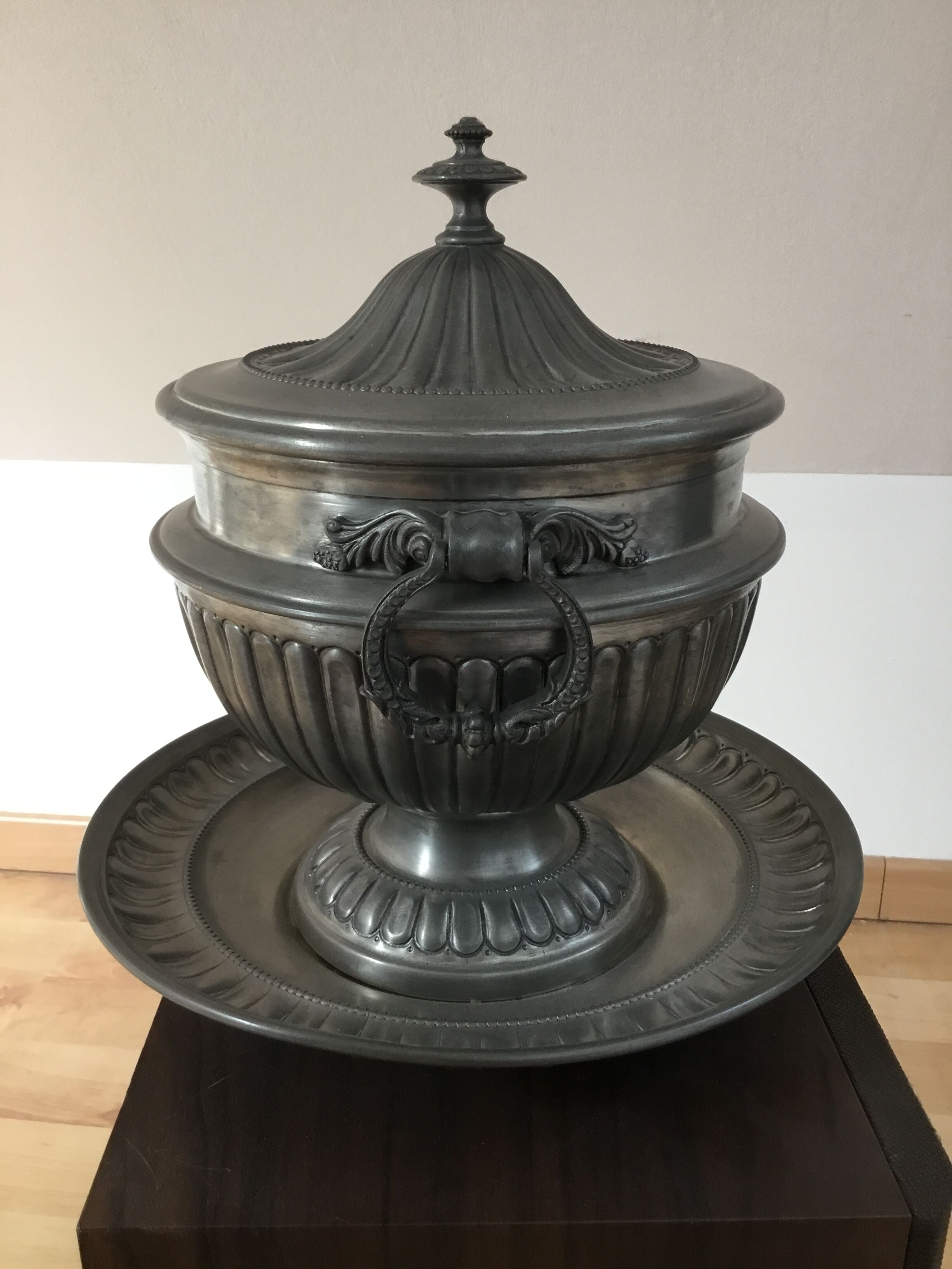 Tin dish and soup bowl