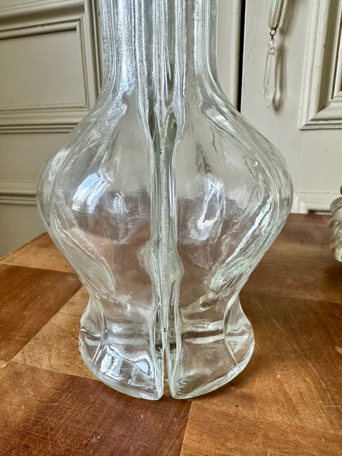 Compartmented liqueur decanter