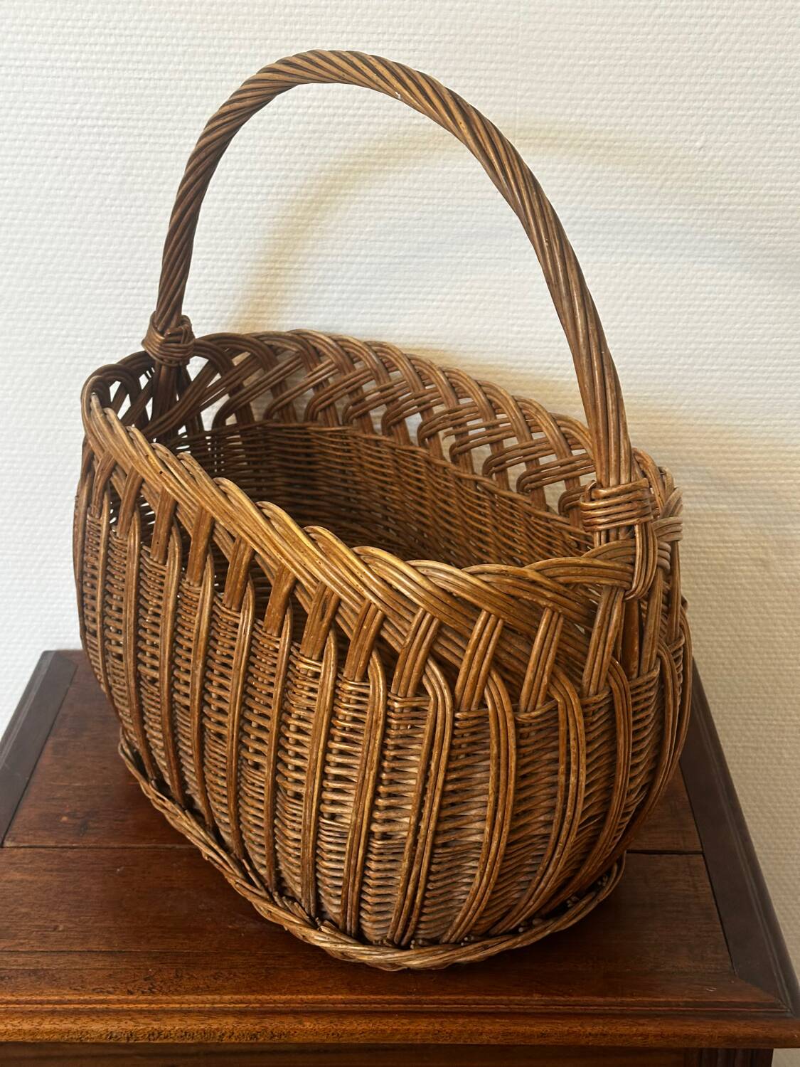 Vintage 1950s wicker basket