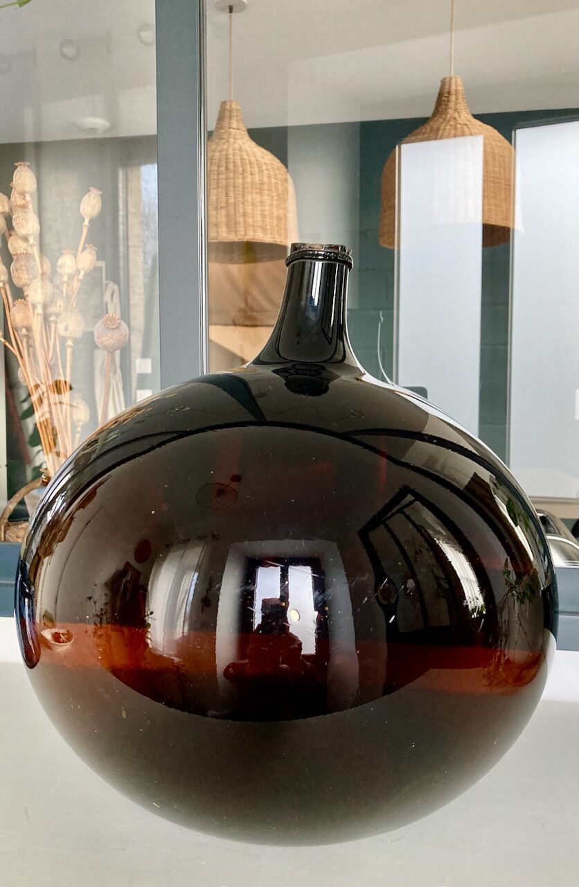 Lady Jeanne Amber Old