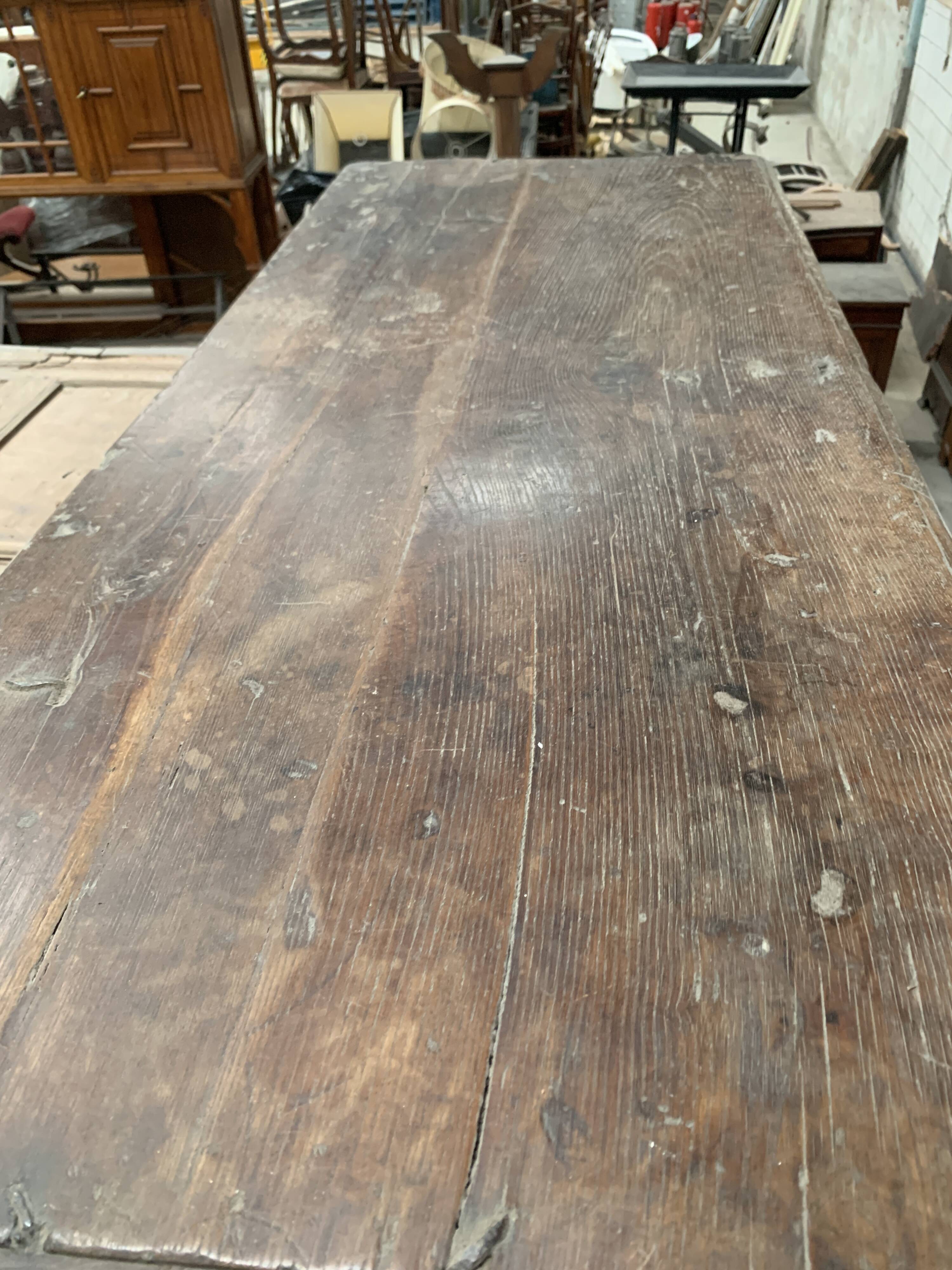 Antique Renaissance style chest in carved oak, 18th century