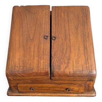 Petit meuble de rangement en bois