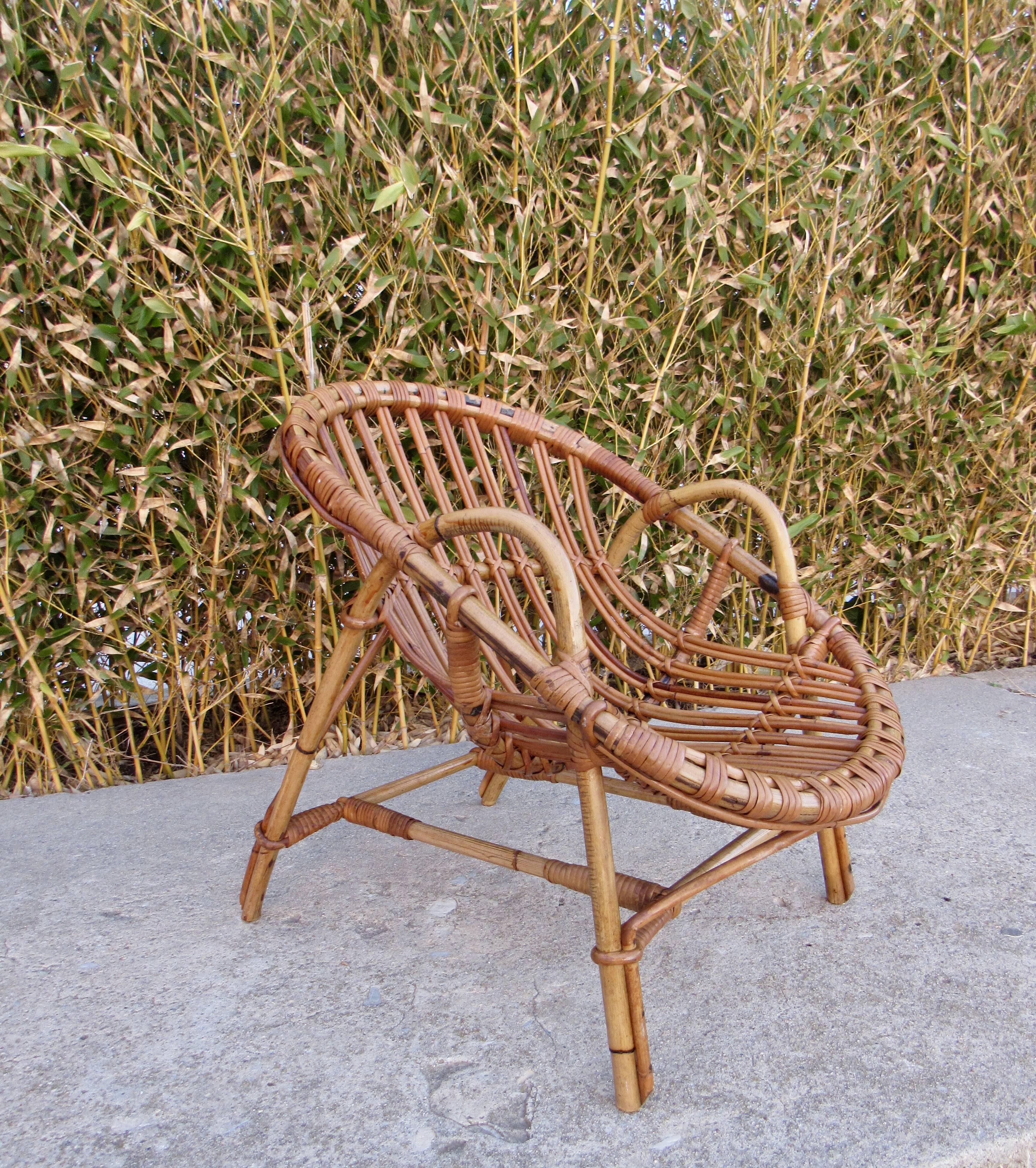 Set de trois fauteuils en rotin.
