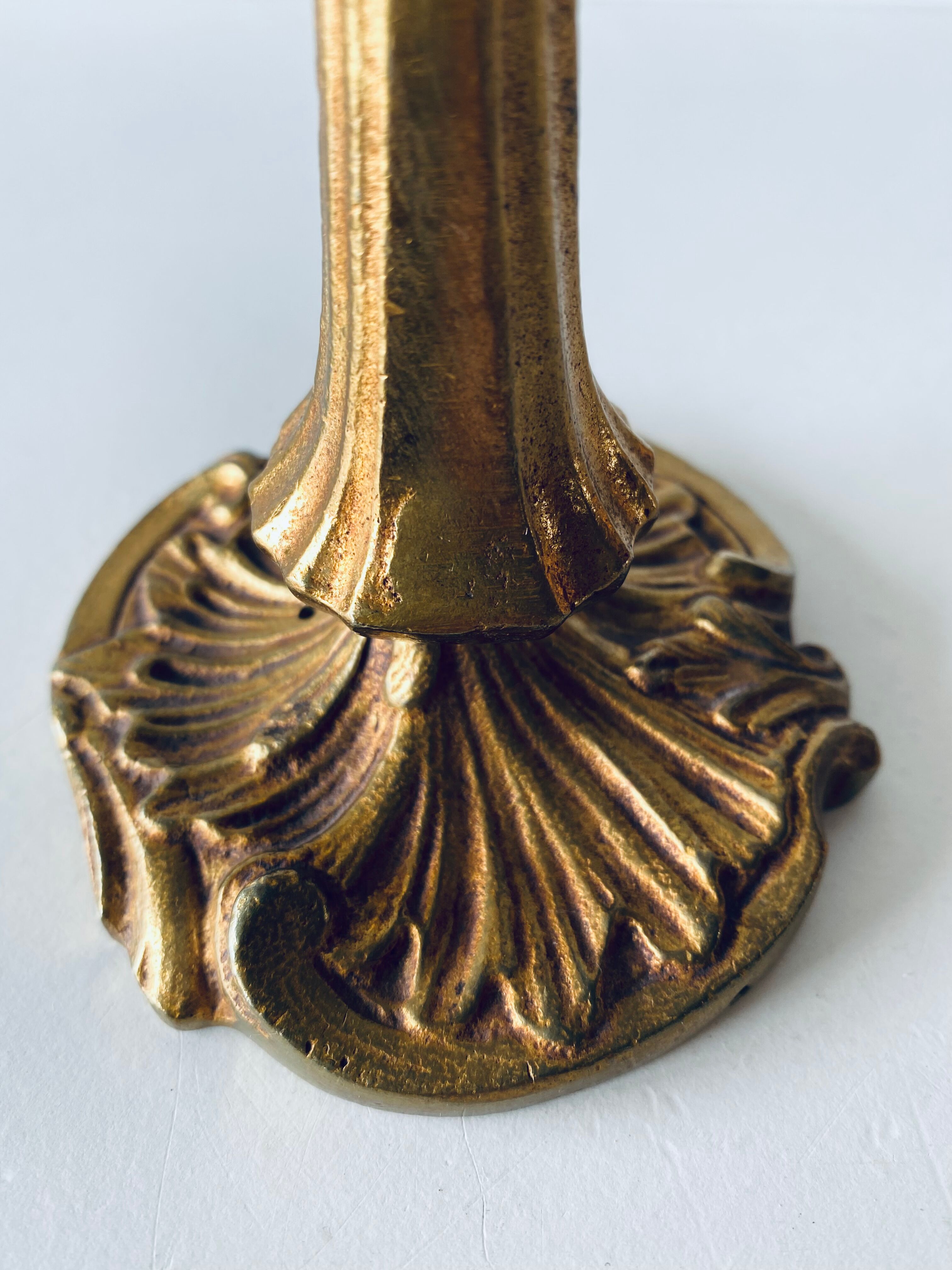 Bougeoir classique ancien en bronze doré