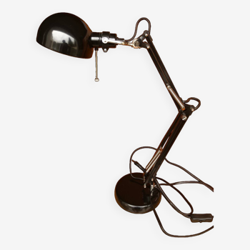 Articulated desk lamp