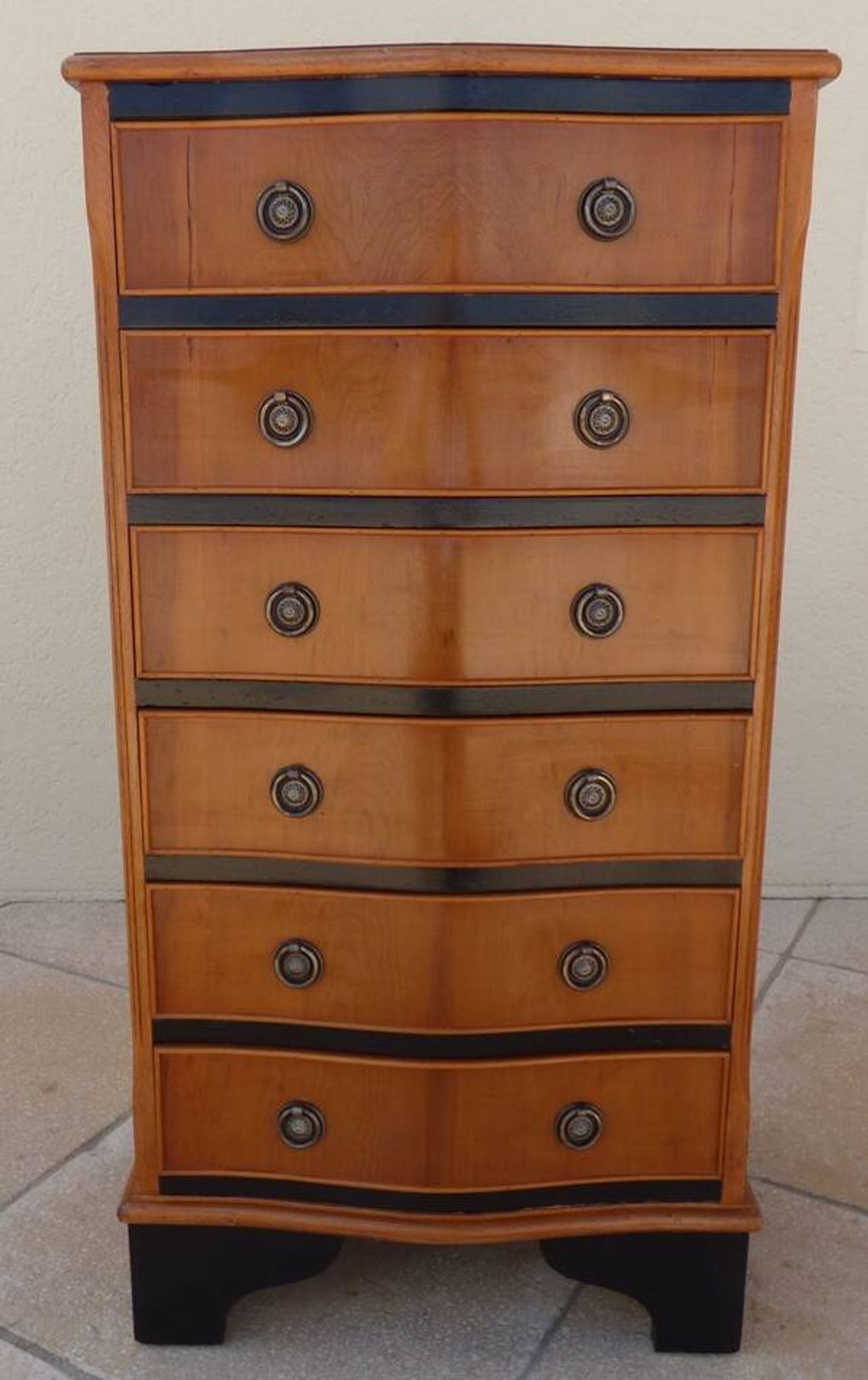 Louis XVI style chest of drawers in wood and cherry veneer.