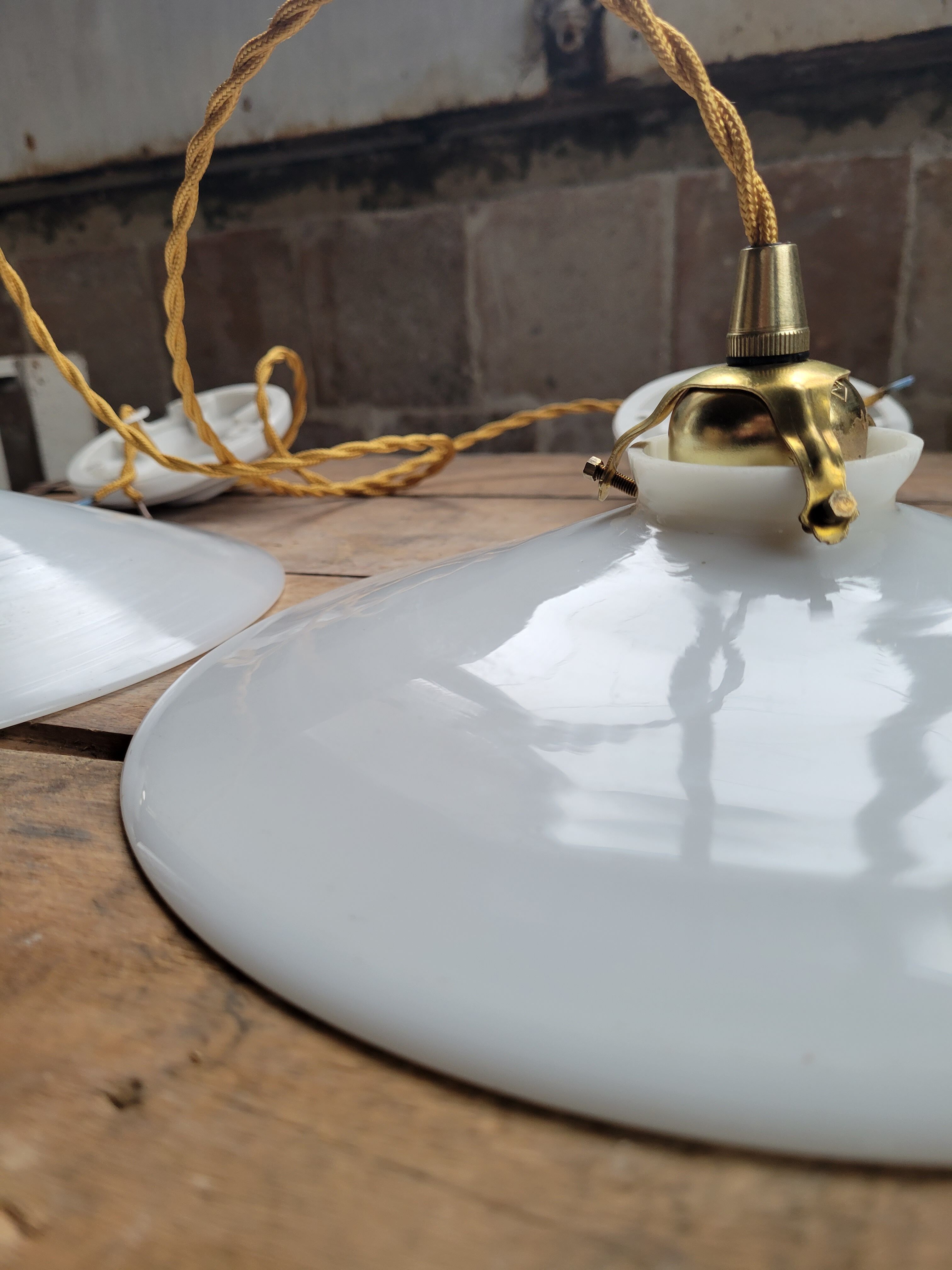Duo de suspensions en opaline blanche