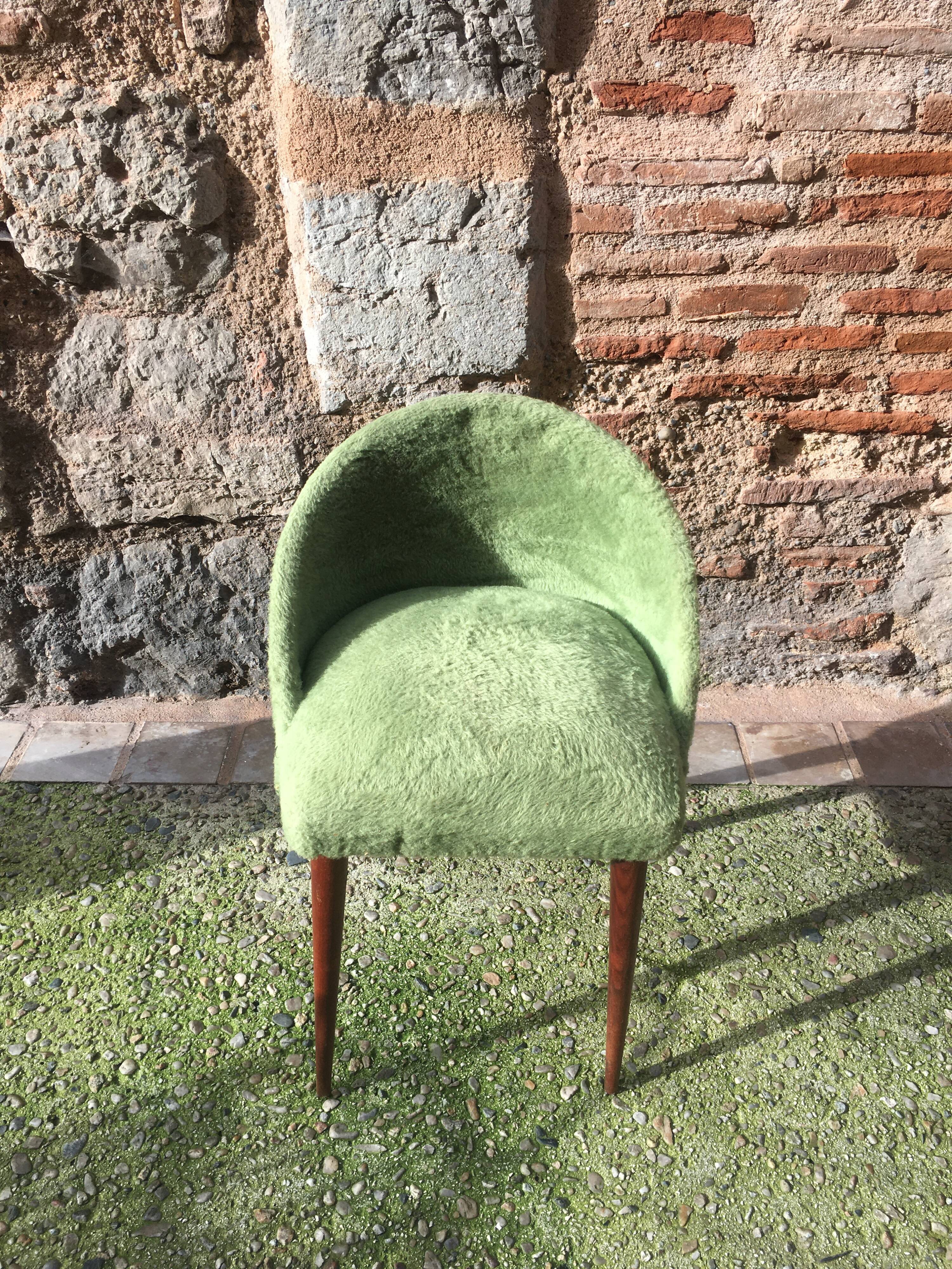 Green mmoute chair