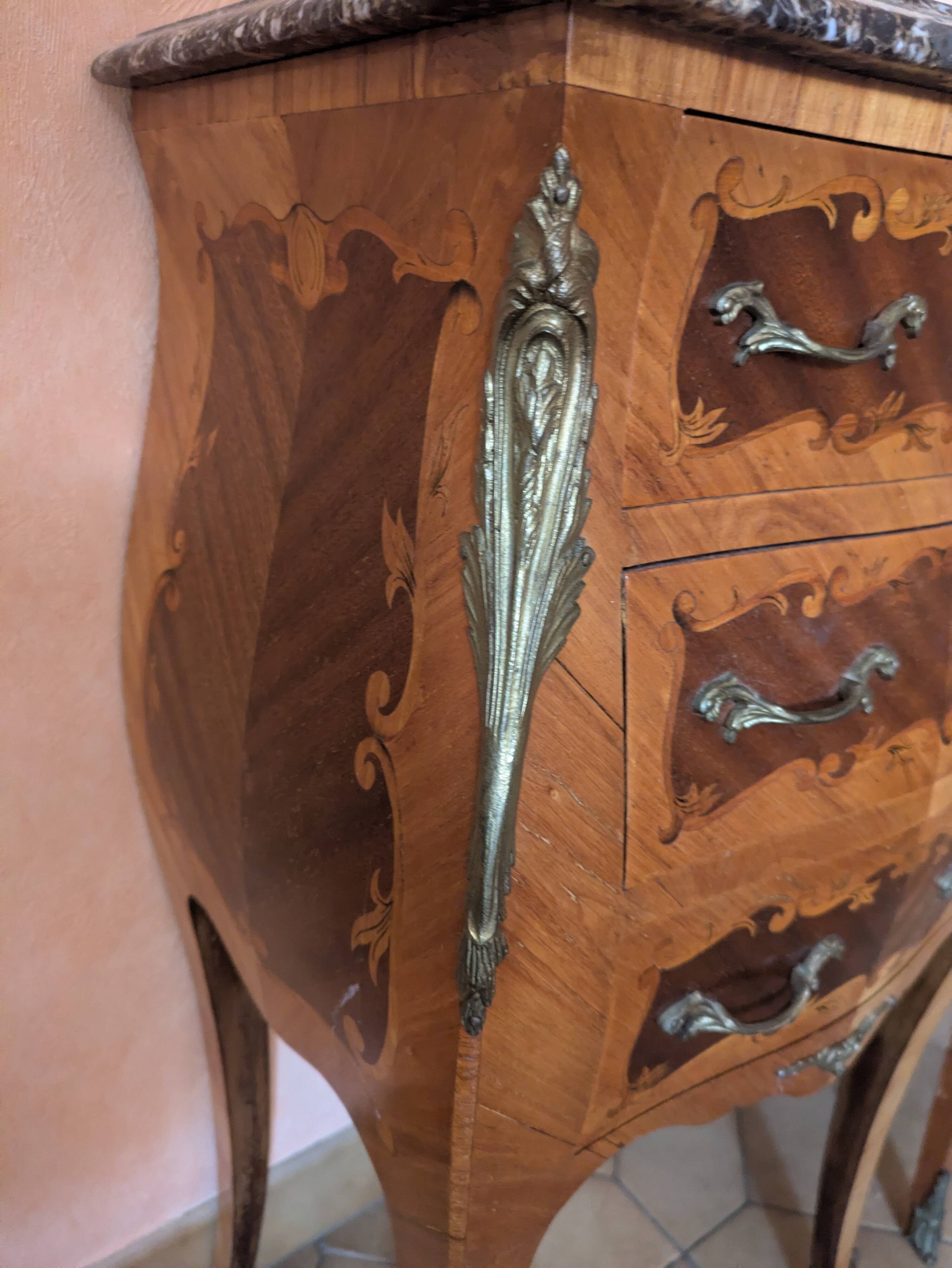 Paire de tables de chevet de style Louis XV