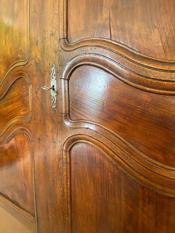 Antique solid wood wardrobe – Compact size (Ideal for small spaces)