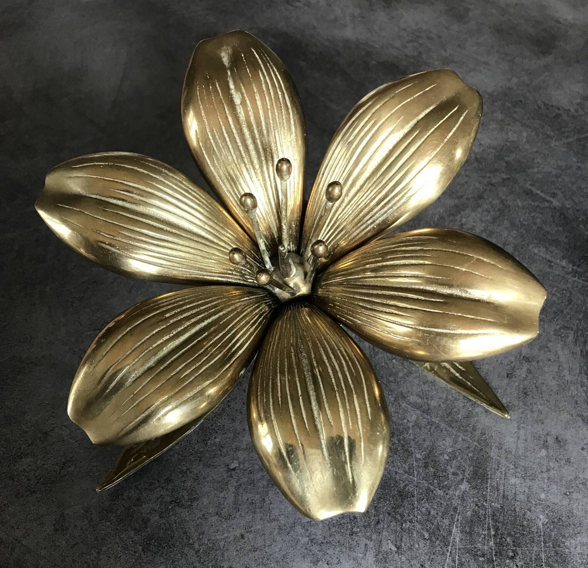 Vintage flower ashtray in solid gold-plated brass with six removable petals from the 60s/70s