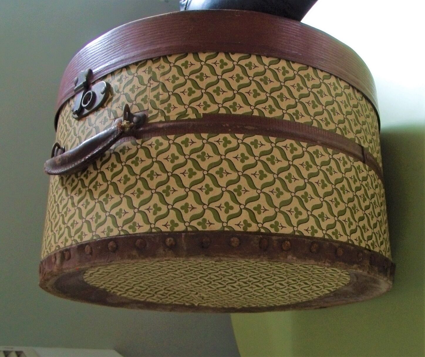 La Mondiale hat box
