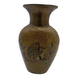 Vase en laiton émaillé à décor de chouettes ou hiboux .