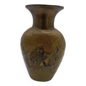 Vase en laiton émaillé à décor de chouettes ou hiboux .