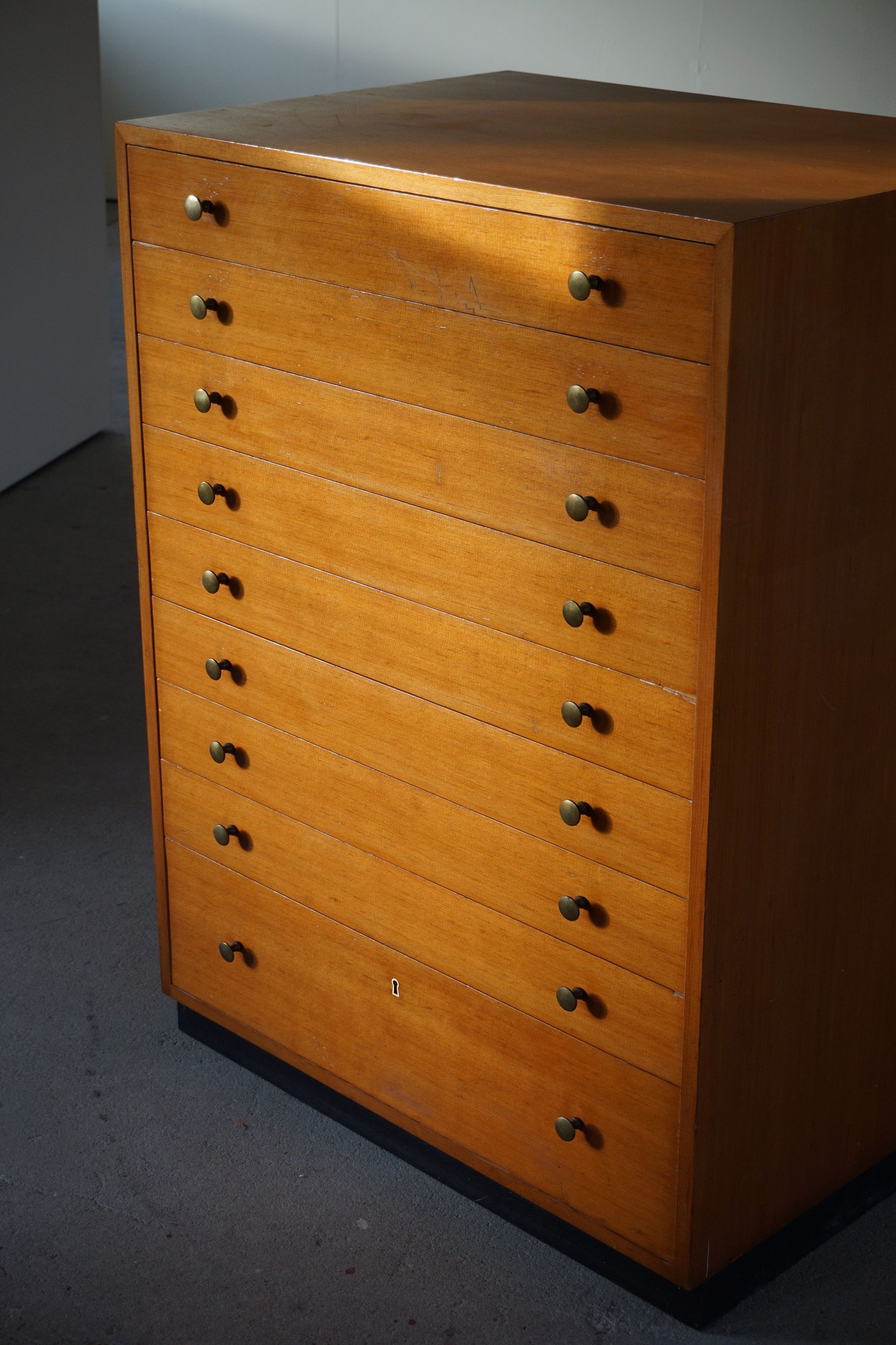 Oregon Pine Chest of Drawers with Brass Handles, 1970s