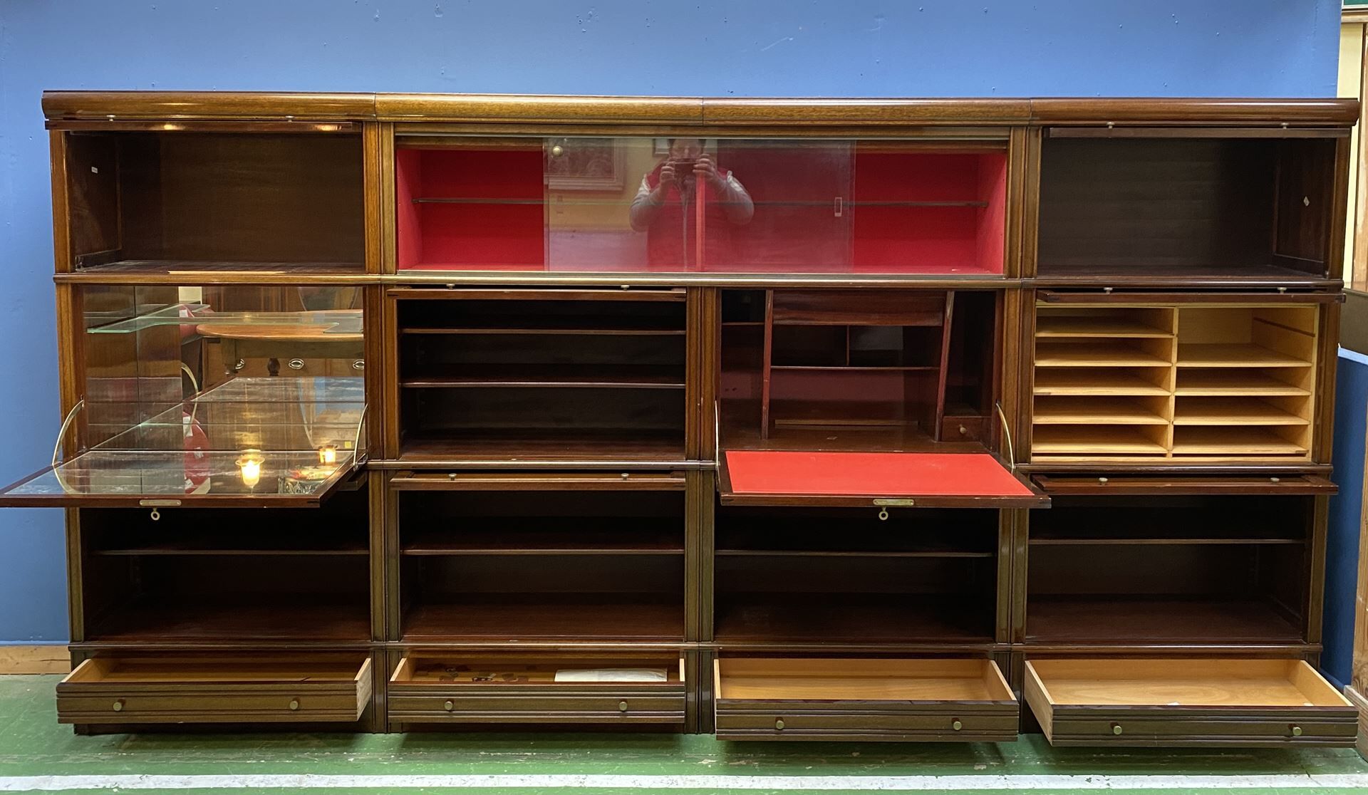 MD bookcase in mahogany 1970
