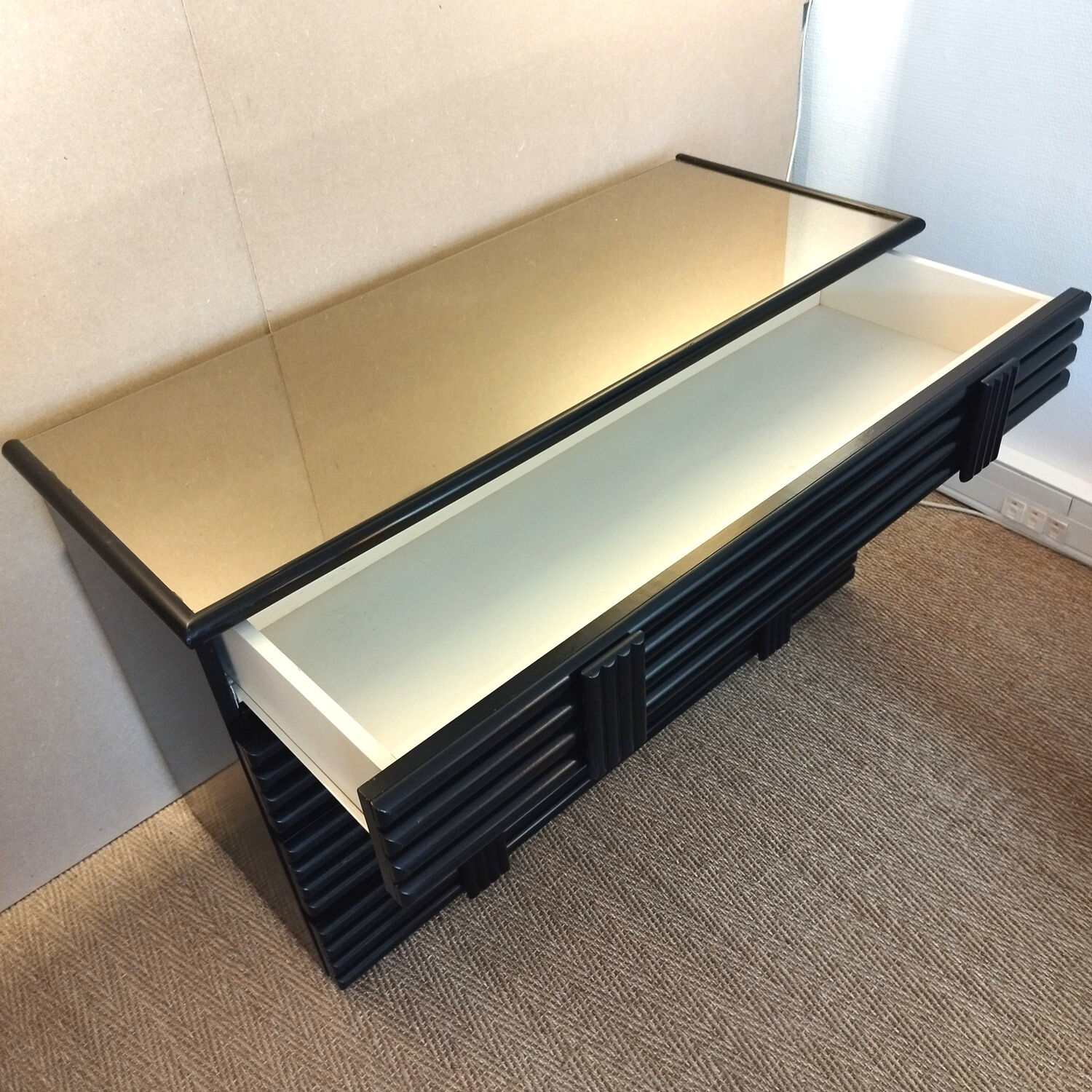 Chest of drawers black lacquered pants