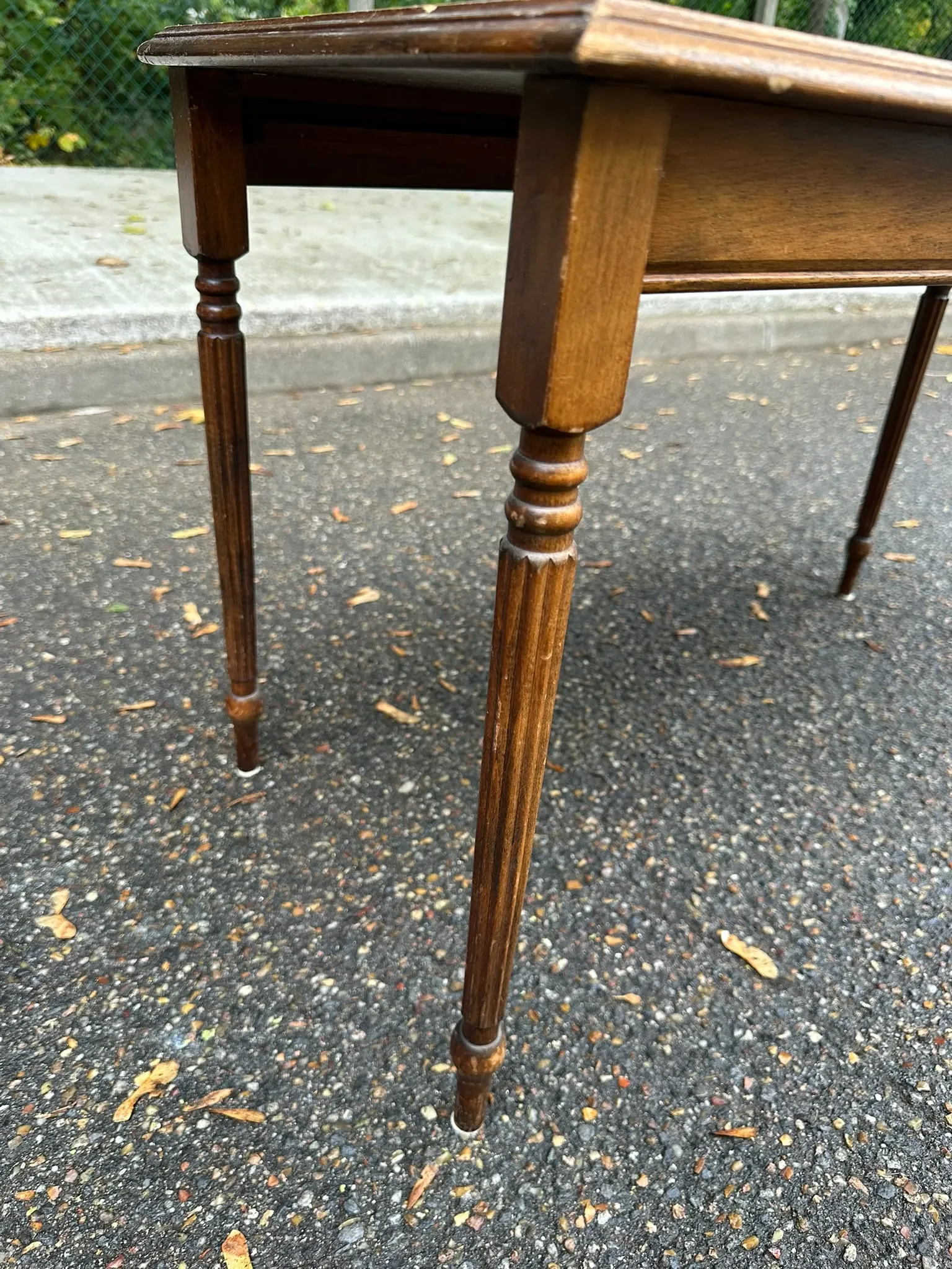 English Regency style coffee table in green leather with gilding and glass from the 1960s.