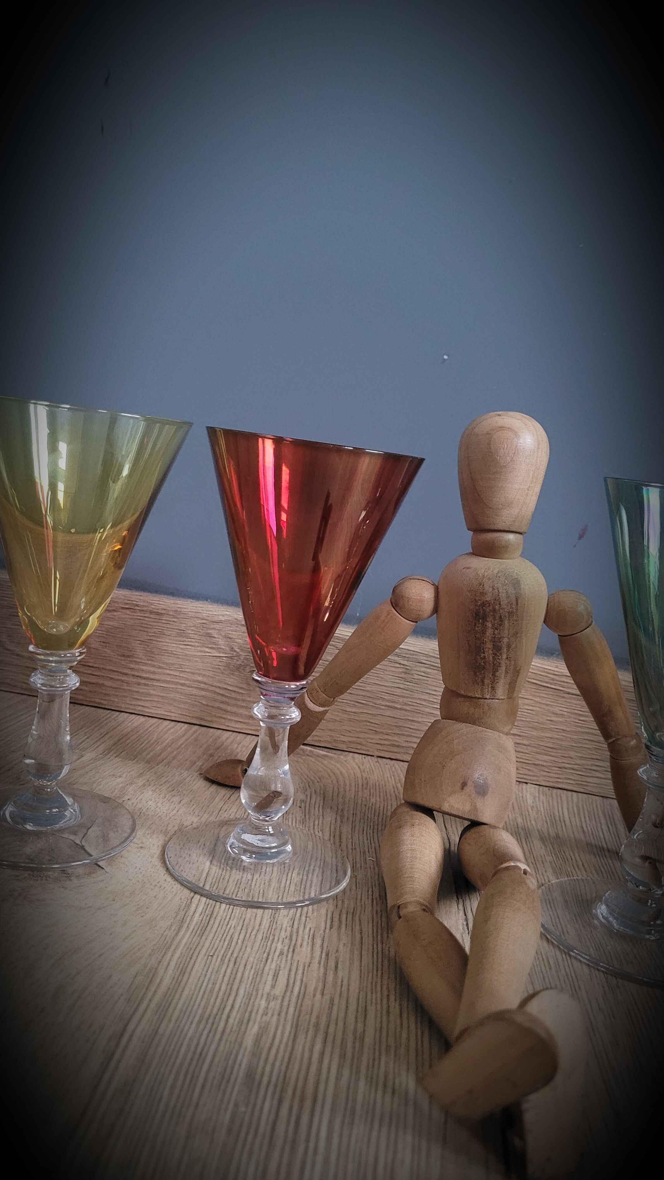 Set 4 colored wine glasses