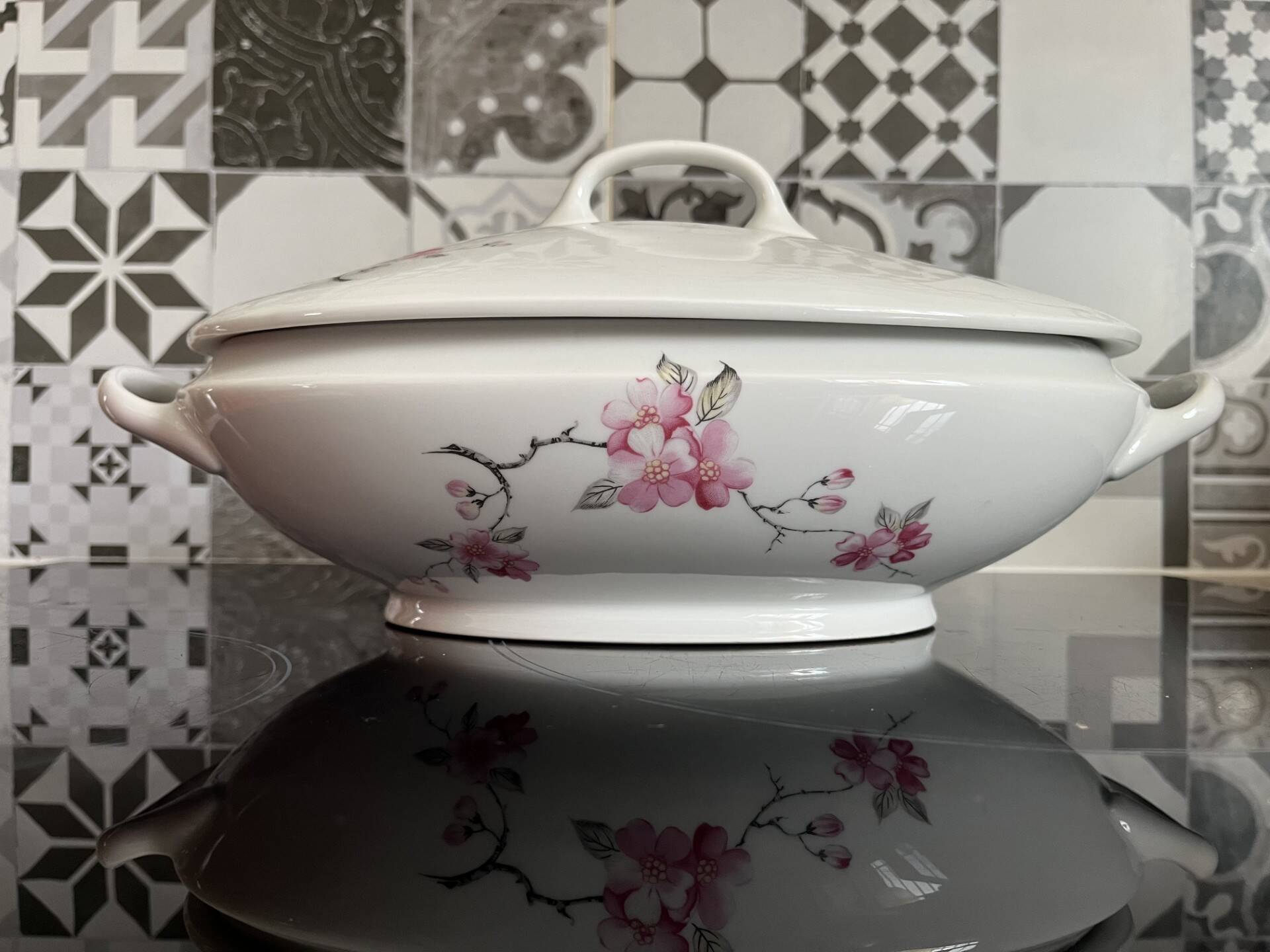 soup tureen